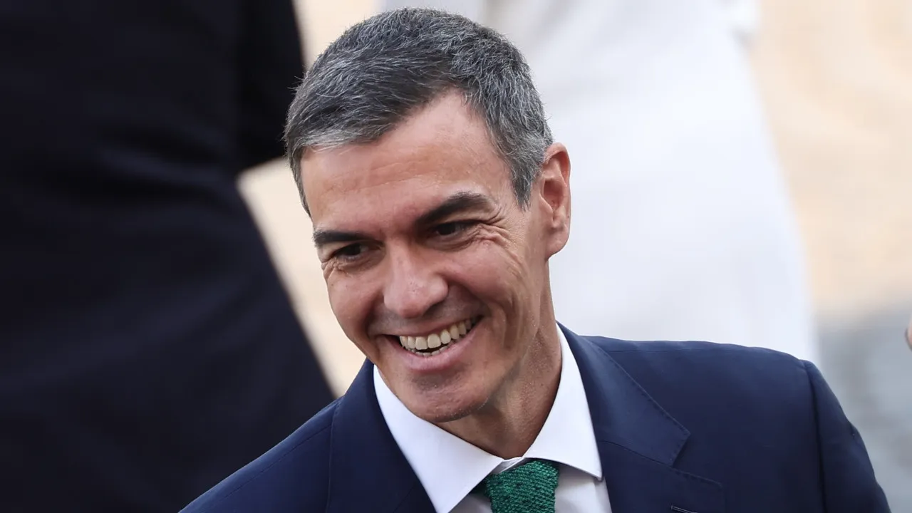 Feijóo portrays Sánchez as an "authoritarian president" and accuses the Government of "attacking" Spanish democracy