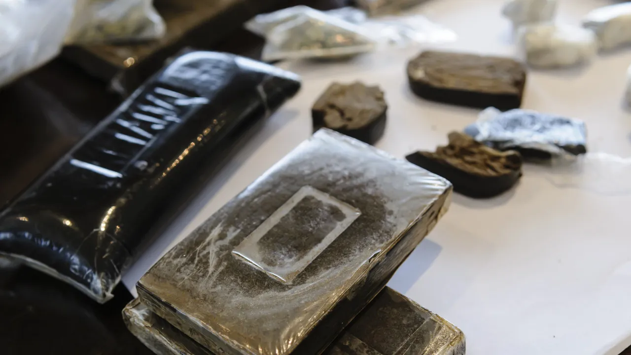 Woman arrested with 31,000 doses of hashish at Lisbon Airport