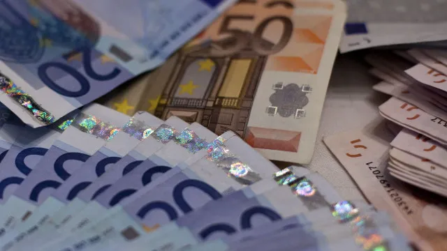 Le résultat positif est dû à la réduction du déficit du solde du revenu primaire