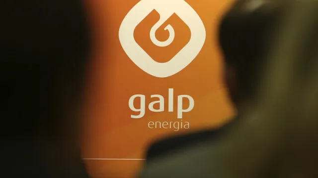 نظام غالب يعترف بالعودة إلى استكشاف النفط في أنغولا بدون قرار
