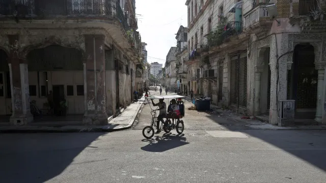 The talks seek solutions in the midst of the Cuban economic crisis aggravated by the US oil embargo
