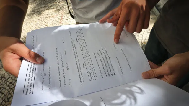 Notes d'examen de 9e année postées le lundi matin