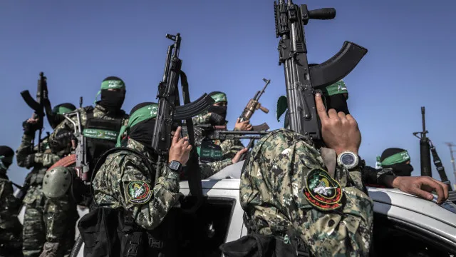 Israel warns Hamas after kite launch in Gaza