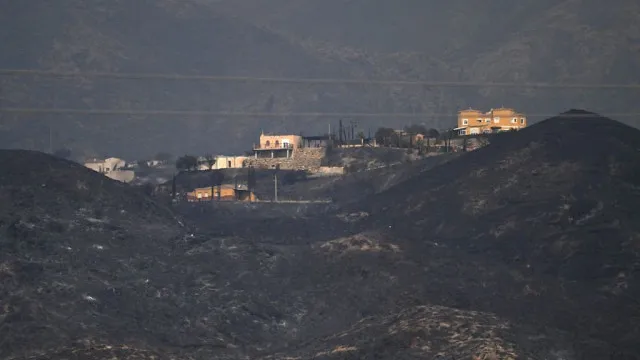 Bolaños points to the extreme virulence of the fire in Almería: it advanced to 100 meters per minute
