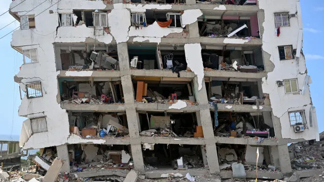 Doble terremoto el 24 de junio devastó regiones; el gobierno estima necesidad de 25 mil casas para desalojados