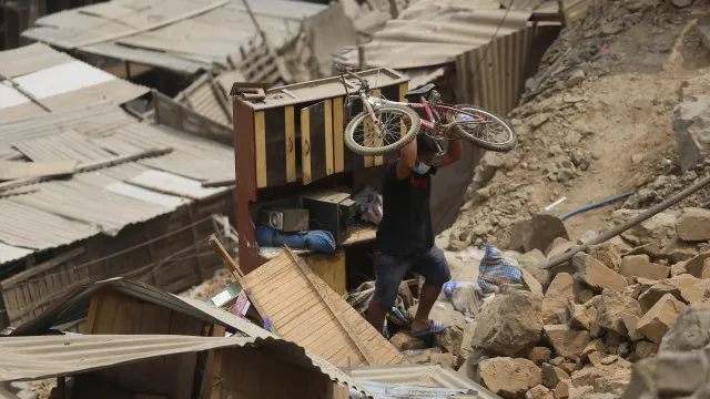 An officer is arrested in Peru for the death of an 8-year-old child in police intervention