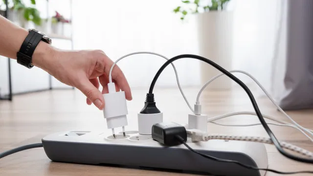 Clientes en el mercado libre de electricidad bajo un 1,9%. ¿Y el consumo?