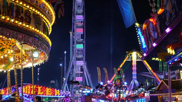 Carousel doors open and make nine wounded at Barcelona fair