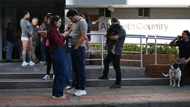 Sismo en Colombia deja hospitales sobrecargados y lleva a recoger obligatorio