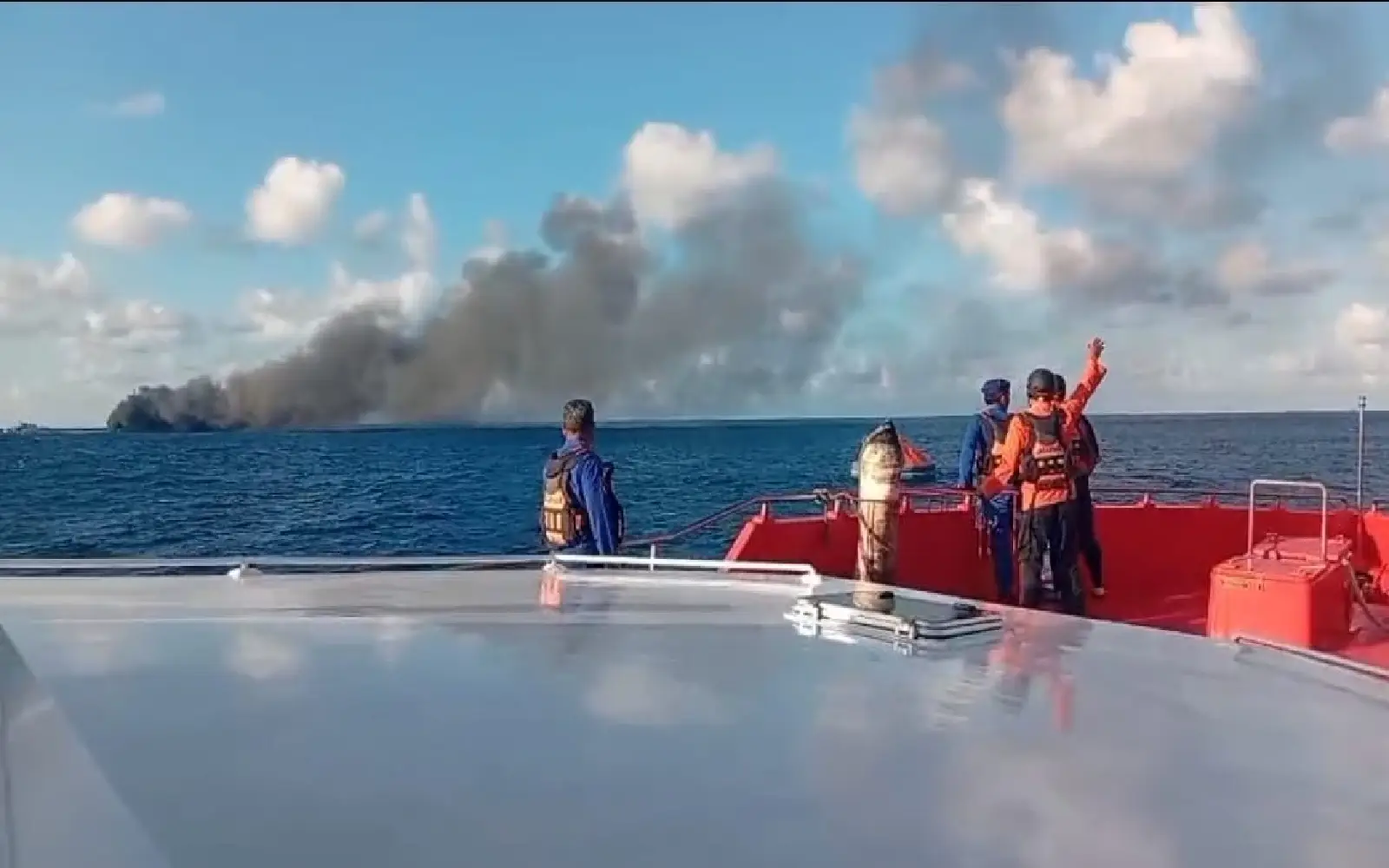 Un autre ferry indonésien prend feu, des passagers secourus