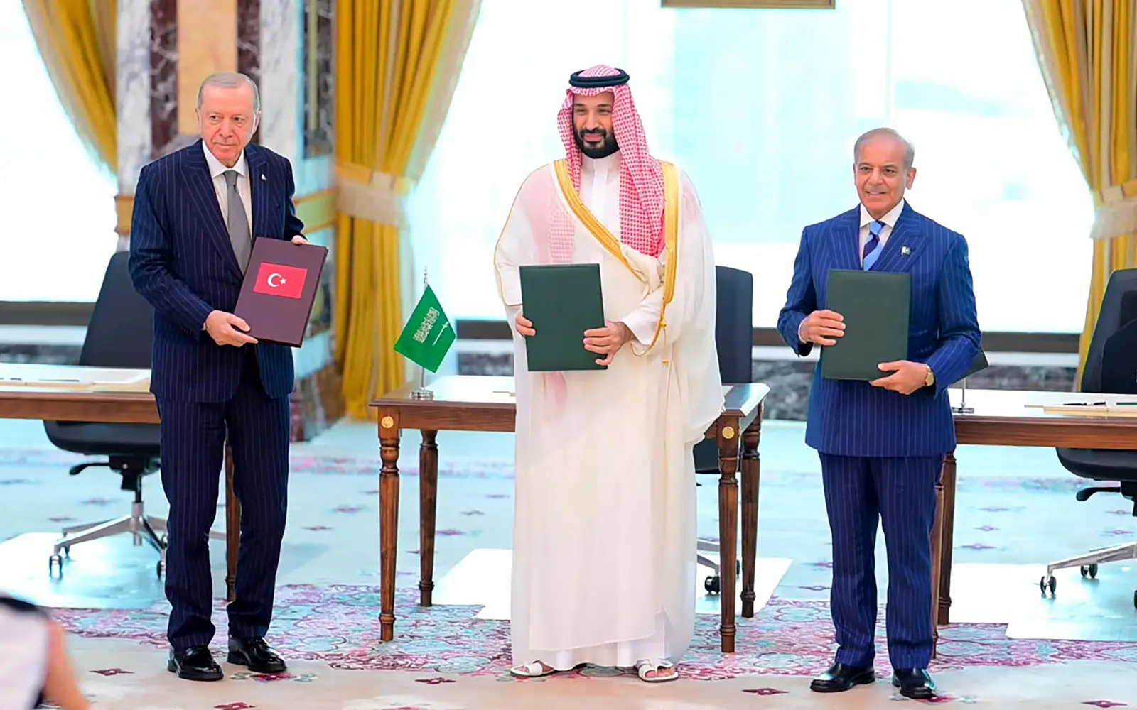 Ankara affirme que le pacte ne vise aucun pays, mais note l'influence de la Turquie et du Pakistan sur l'Iran