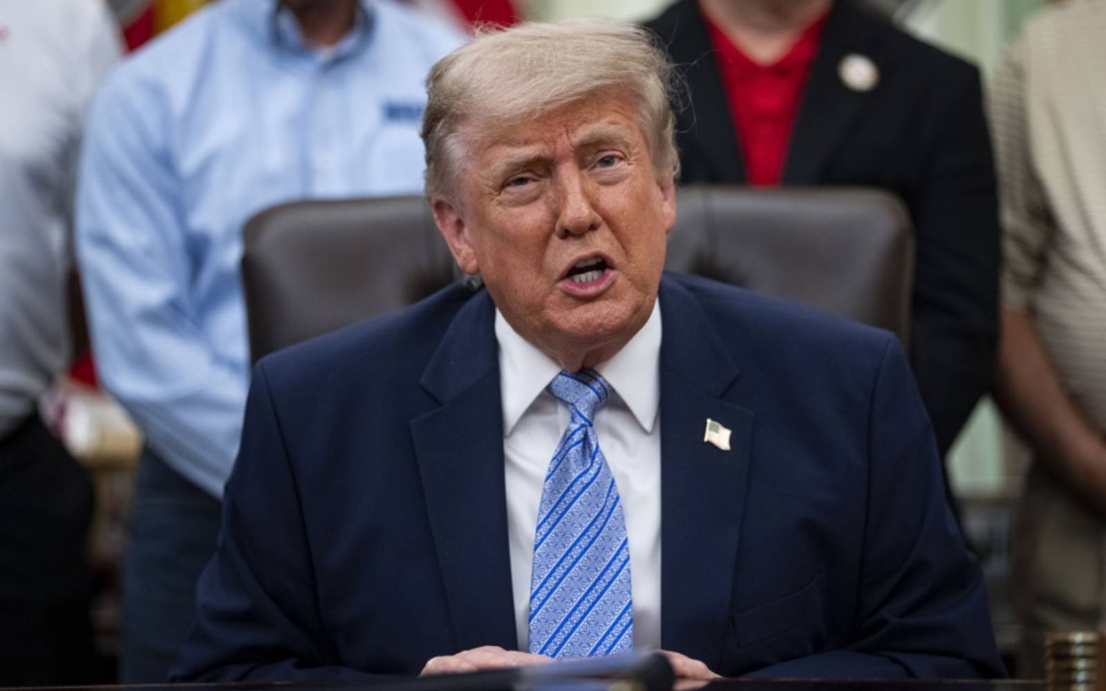 Trump threatens to hit Iran 'very hard'