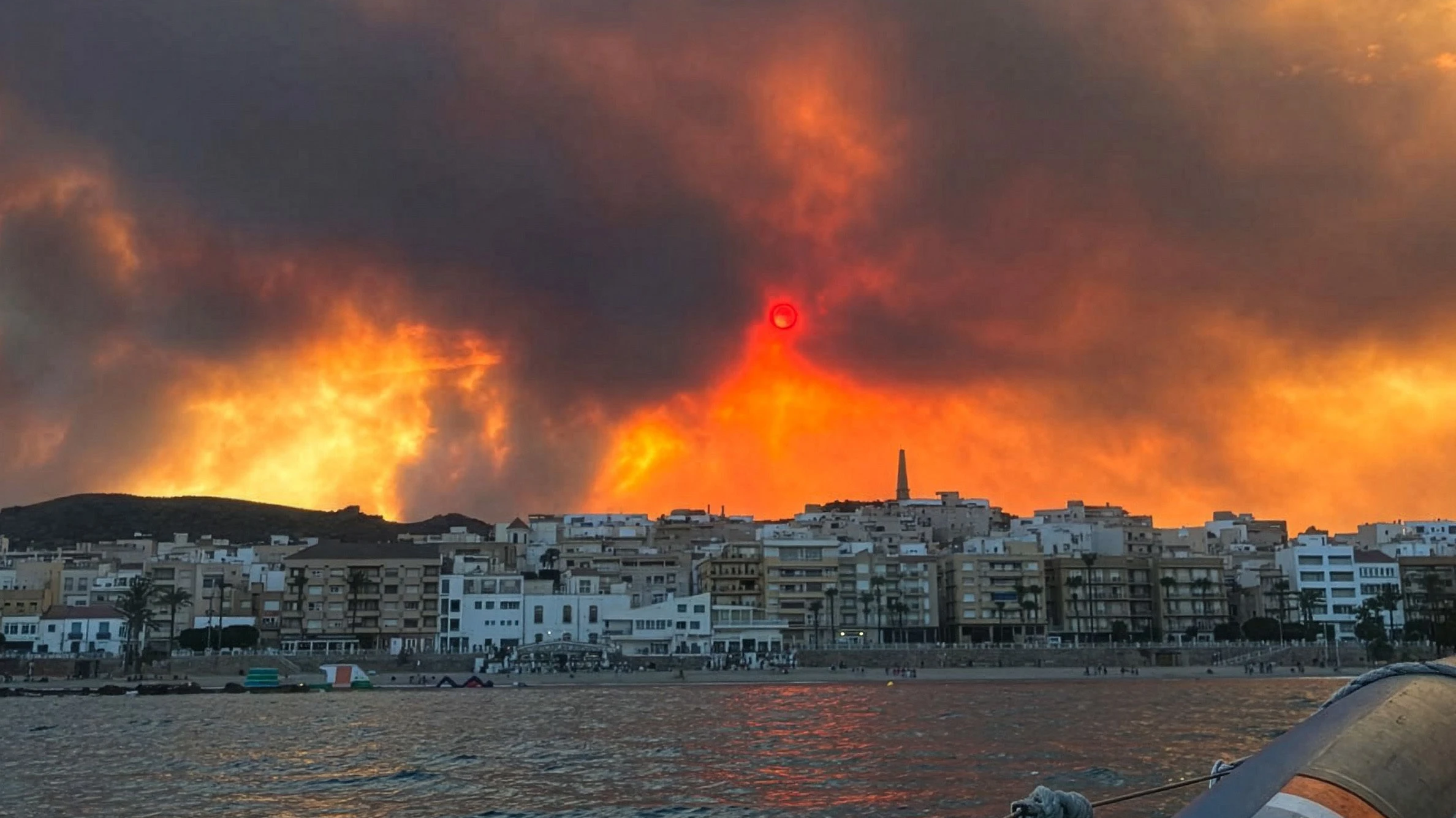 At least 12 dead: fire inferno in Andalusia continues to spread