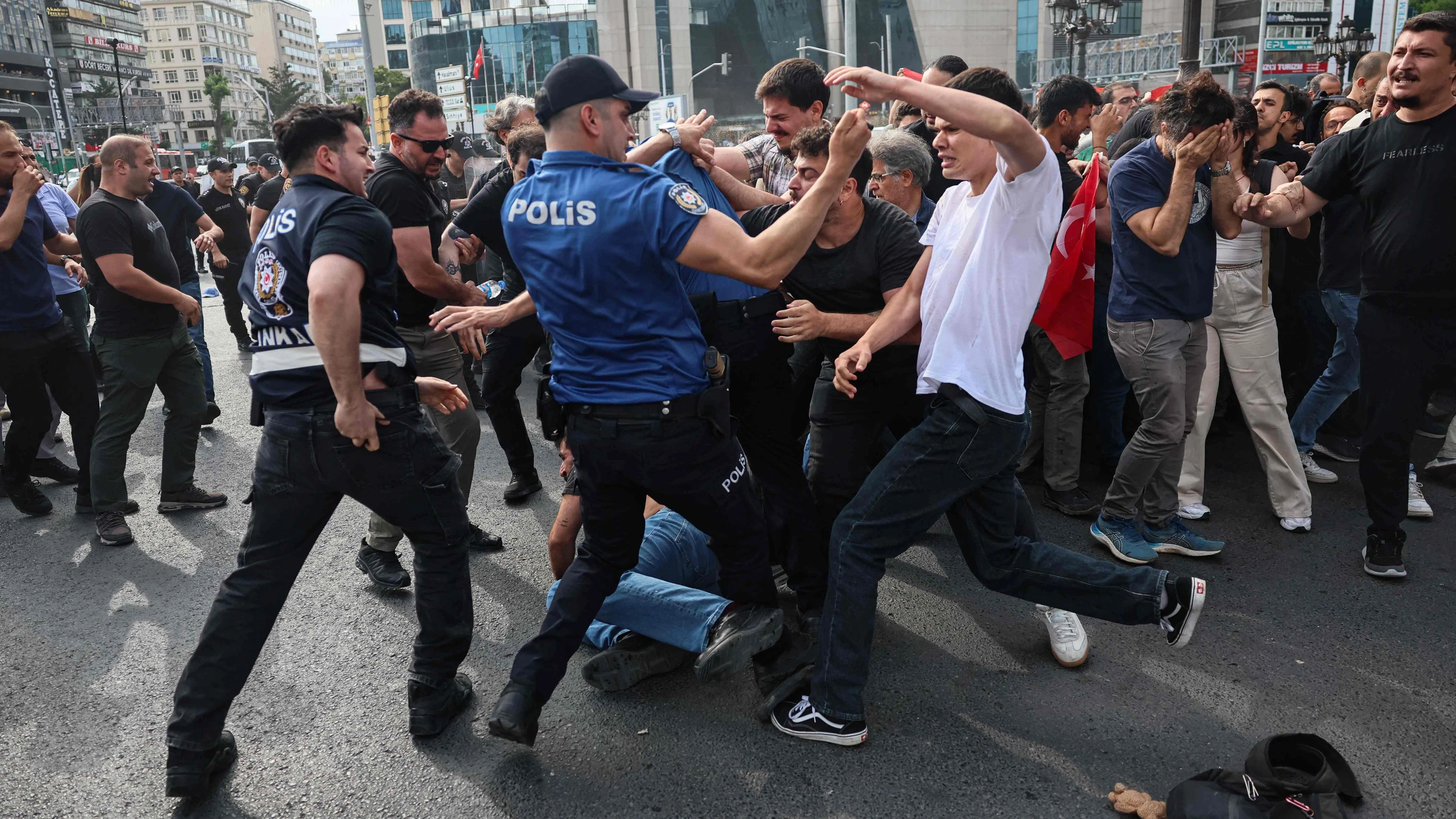 Before the NATO summit: Anyone who disturbs the staging will be arrested