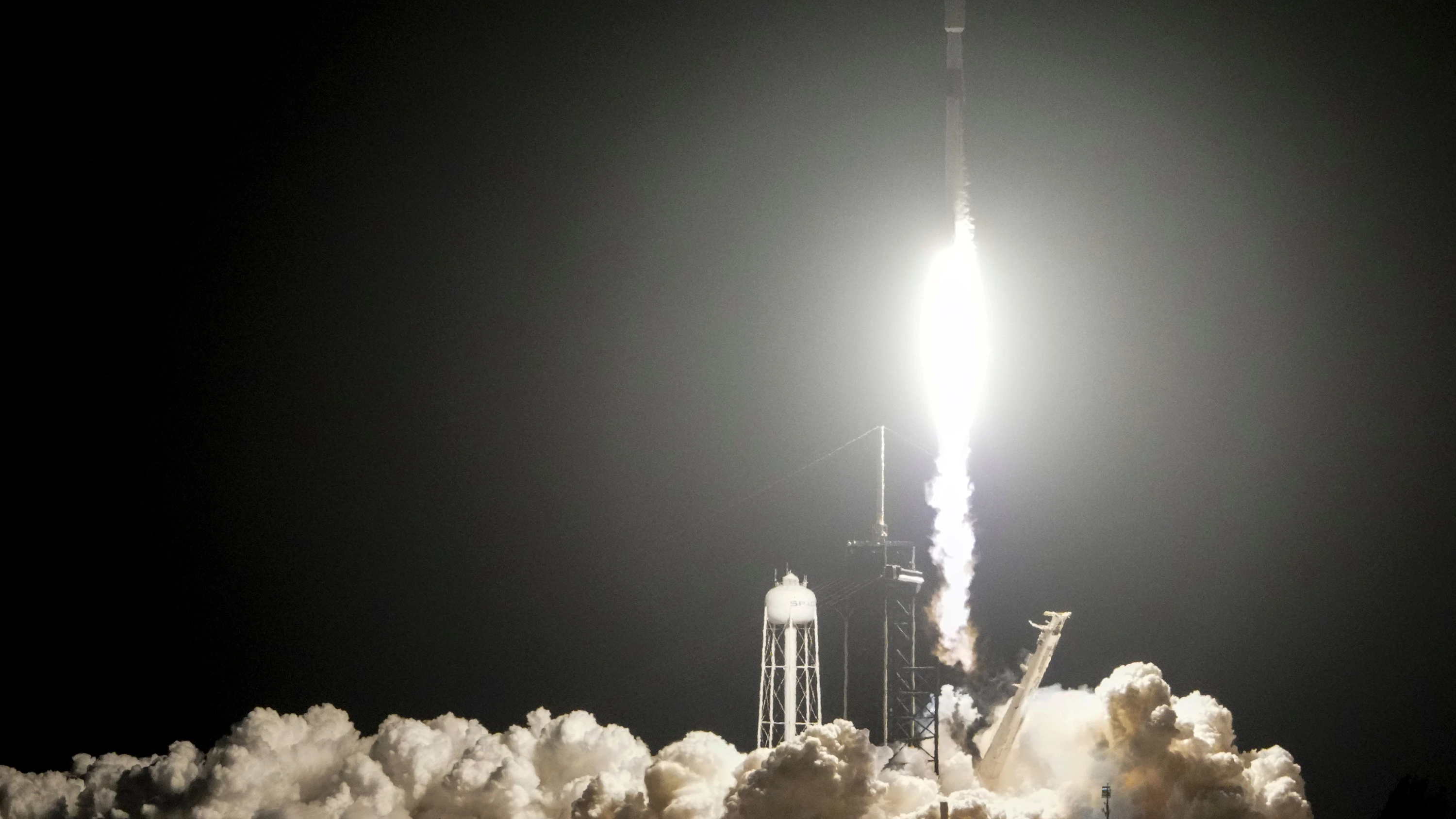 NASA: Une partie de la fusée SpaceX pourrait frapper la lune en août