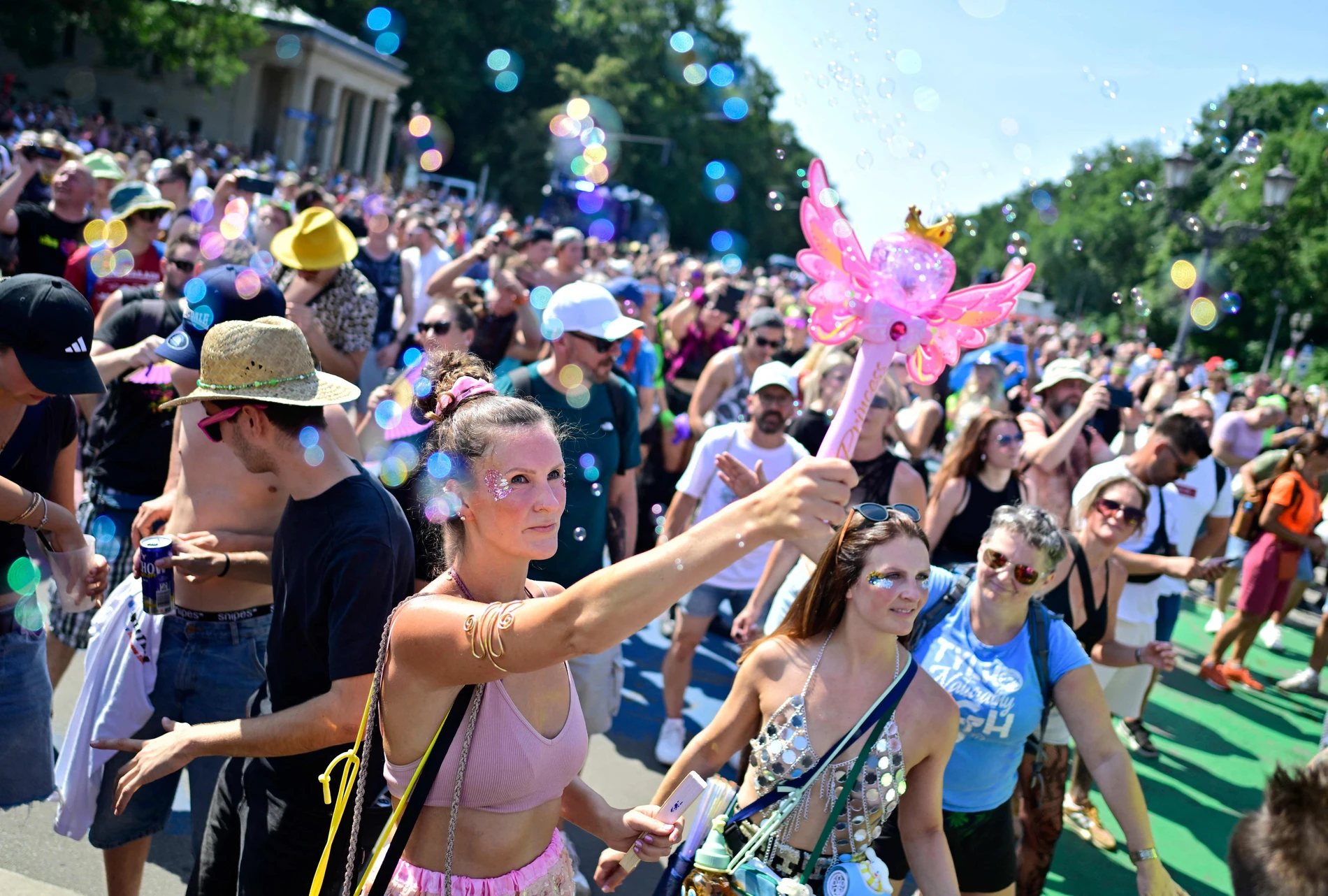 Music Demo in Berlin: Water cannon helps sweating ravers at techno parade