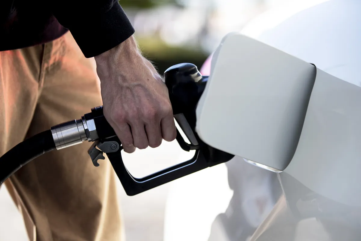 The reduced excise rates of 20% continue through early August, keeping gasoline at 57.6 dinars per liter