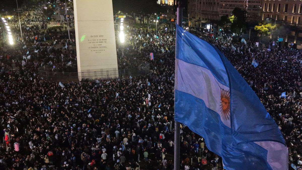 A heart attack and a shooting during the celebrations left two fatalities; the police dispersed fans with rubber bullets