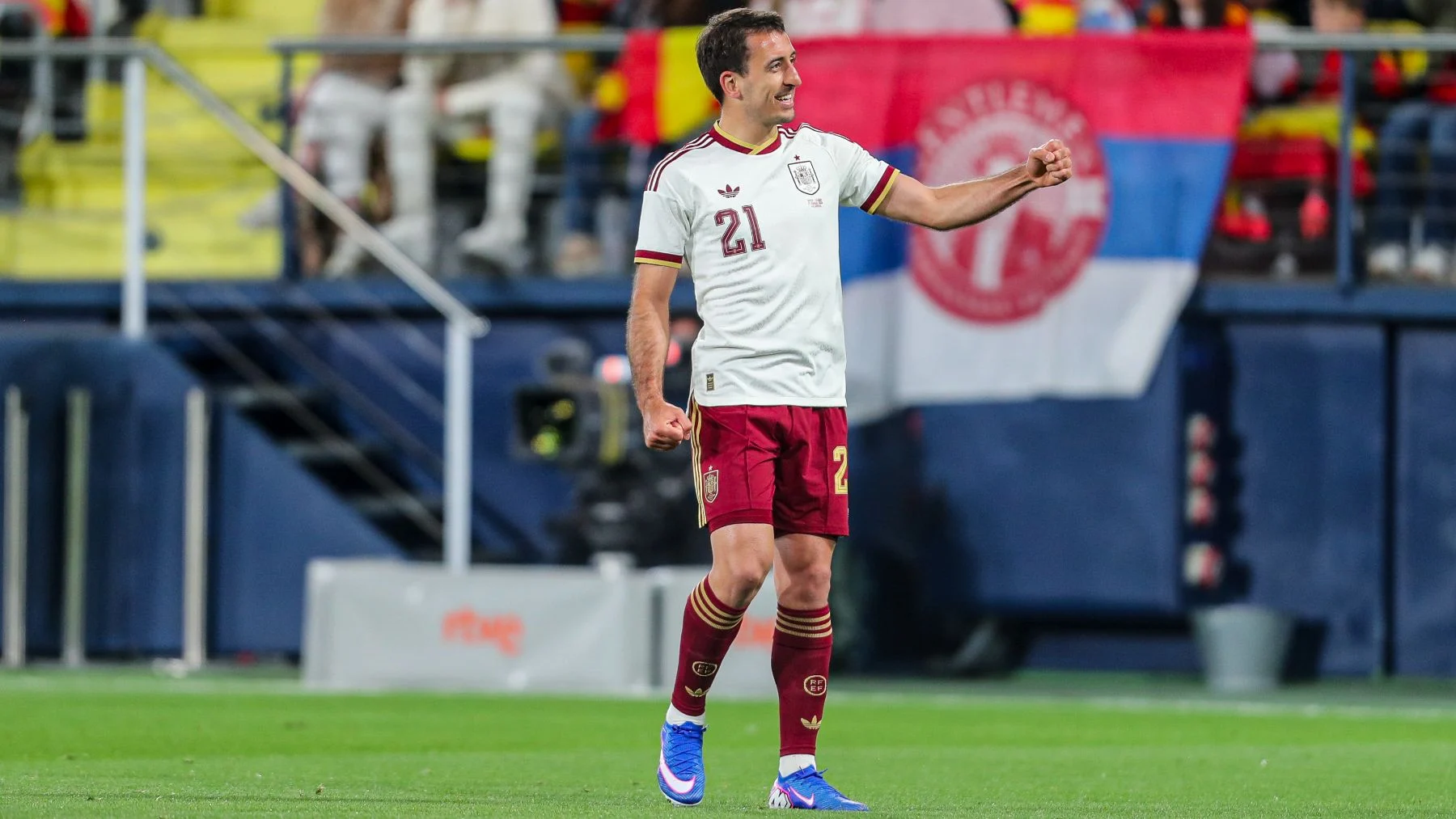 Who Mikel Oyarzabal is: age, where he is, how many children he has, how much money he makes in the Royal Society..