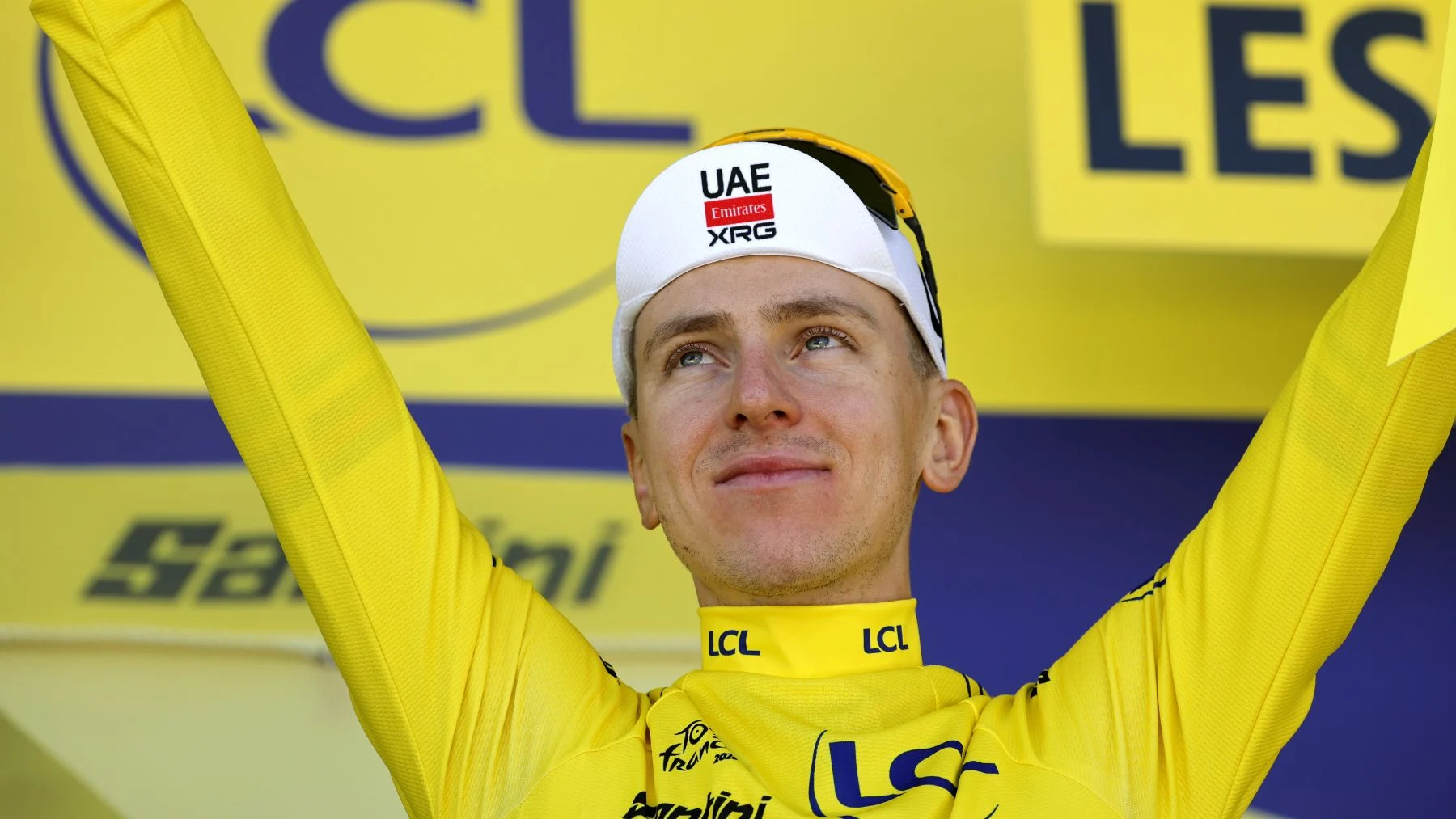 The Belgian wins his third sprint on the 2026 edition, while the Colombian leaves the race with a broken collarbone