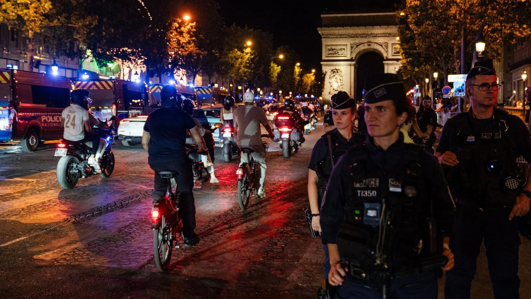A 17-year-old woman dies in accident during celebrations for the victory of France
