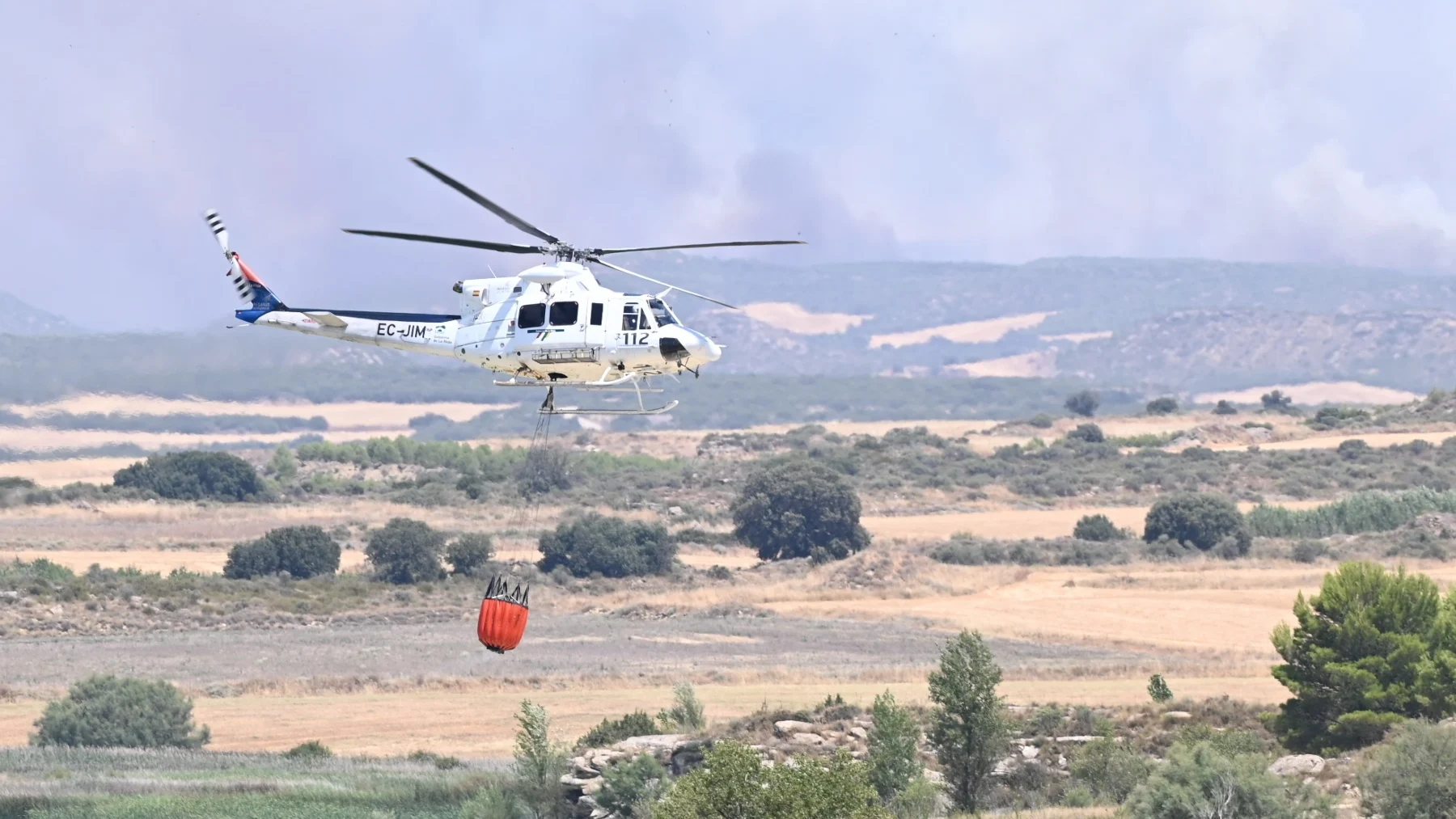 The fire, with a 60-kilometre perimeter, keeps four other locations in Aragon and Navarra on alert