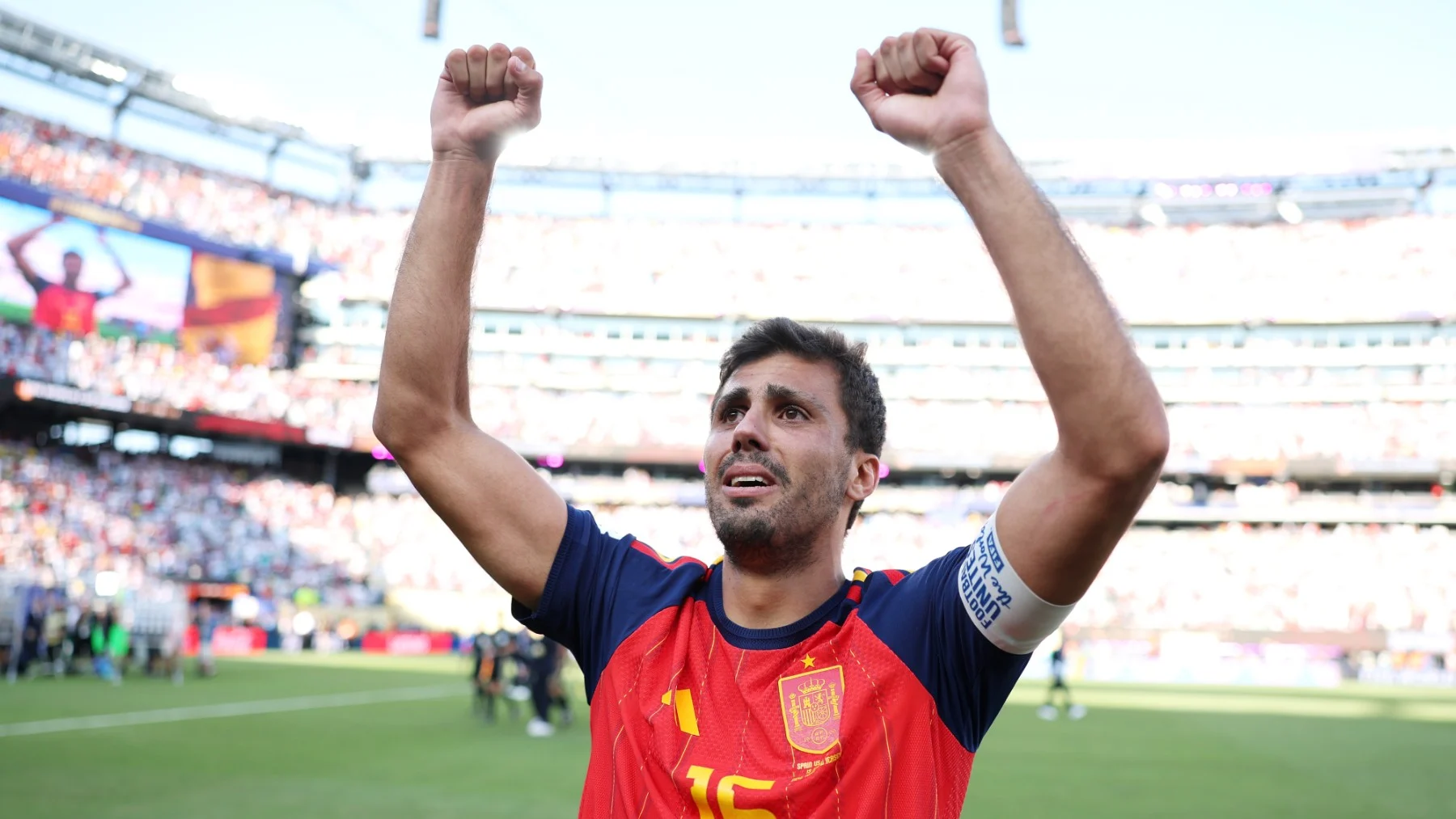 Rodri Hernández takes the World Cup MVP!