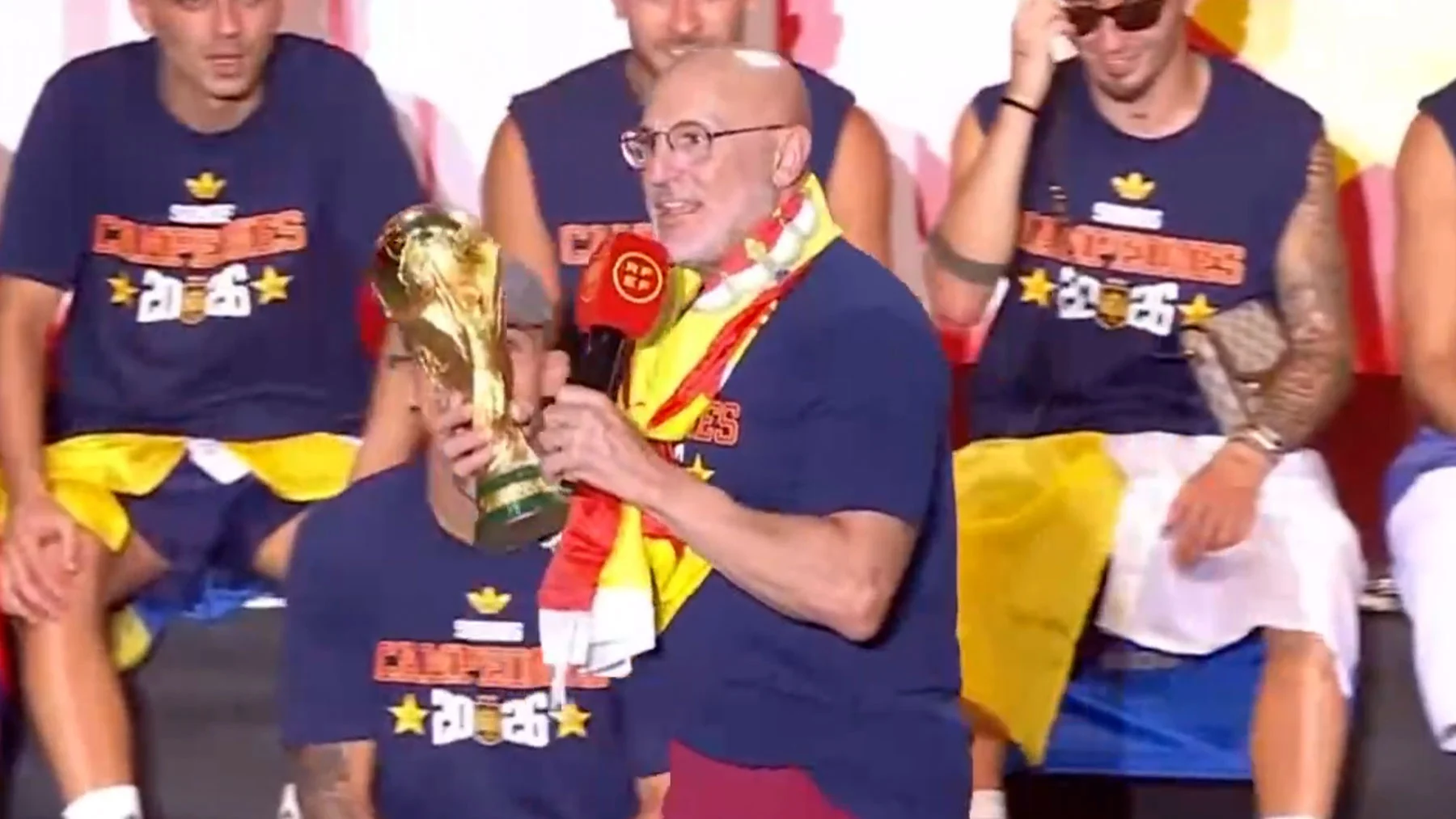 Ecstasy in Cibeles with the champions: "Together we are stronger, live Spain"