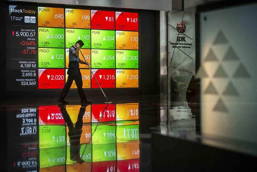 IHSG weakens following Asian and global markets