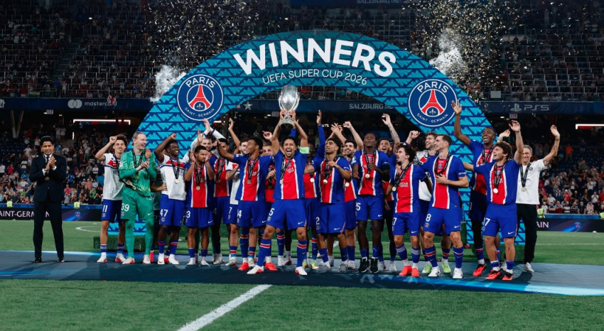 PSG retiene corona de Supercopa de la Uefa con victoria 2-1 sobre Aston Villa