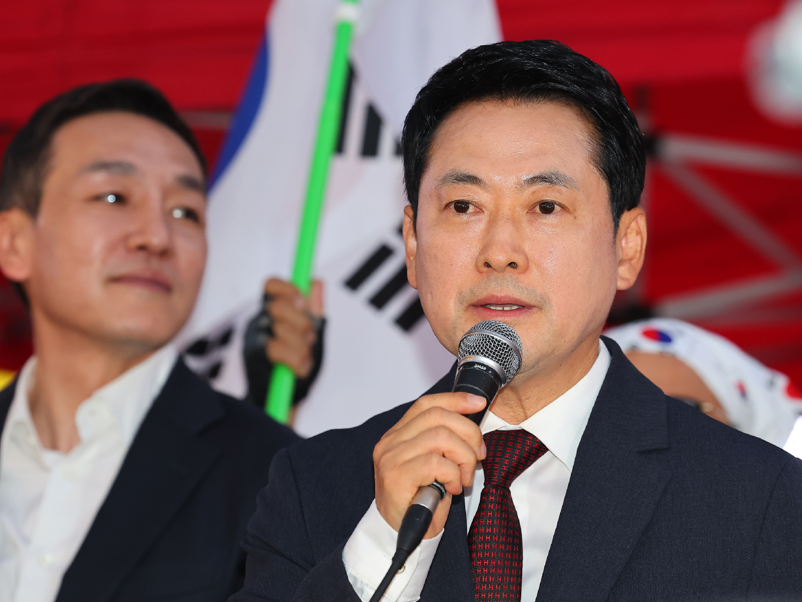 Jang Dong-hyuk abandons 'meeting with Prime Minister Han' and heads to Gwangju... Will his outside political gamble work?