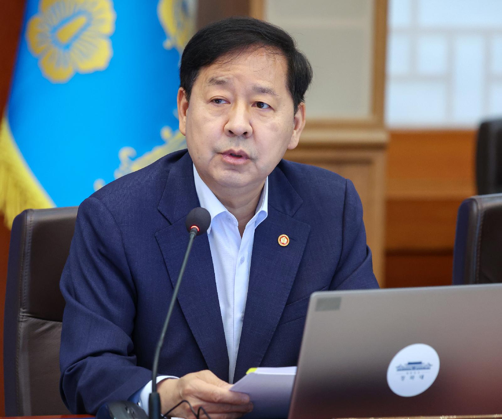 Le ministre des Finances promet un soutien ciblé bientôt alors que les prix des produits de la mer augmentent et que les inquiétudes sur la volatilité du marché persistent