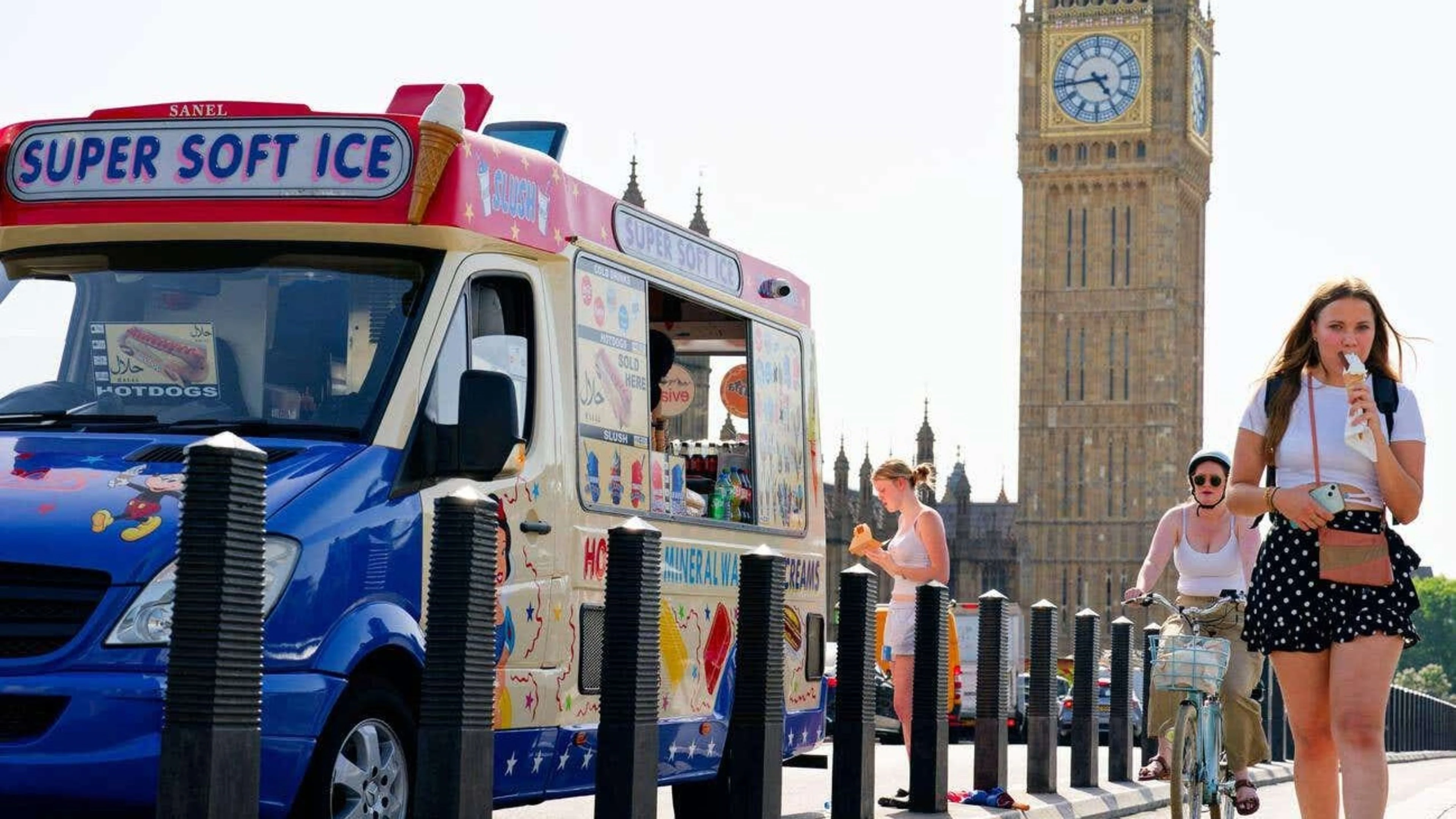 June heatwave keeps shoppers away from the high street in blow to retailers