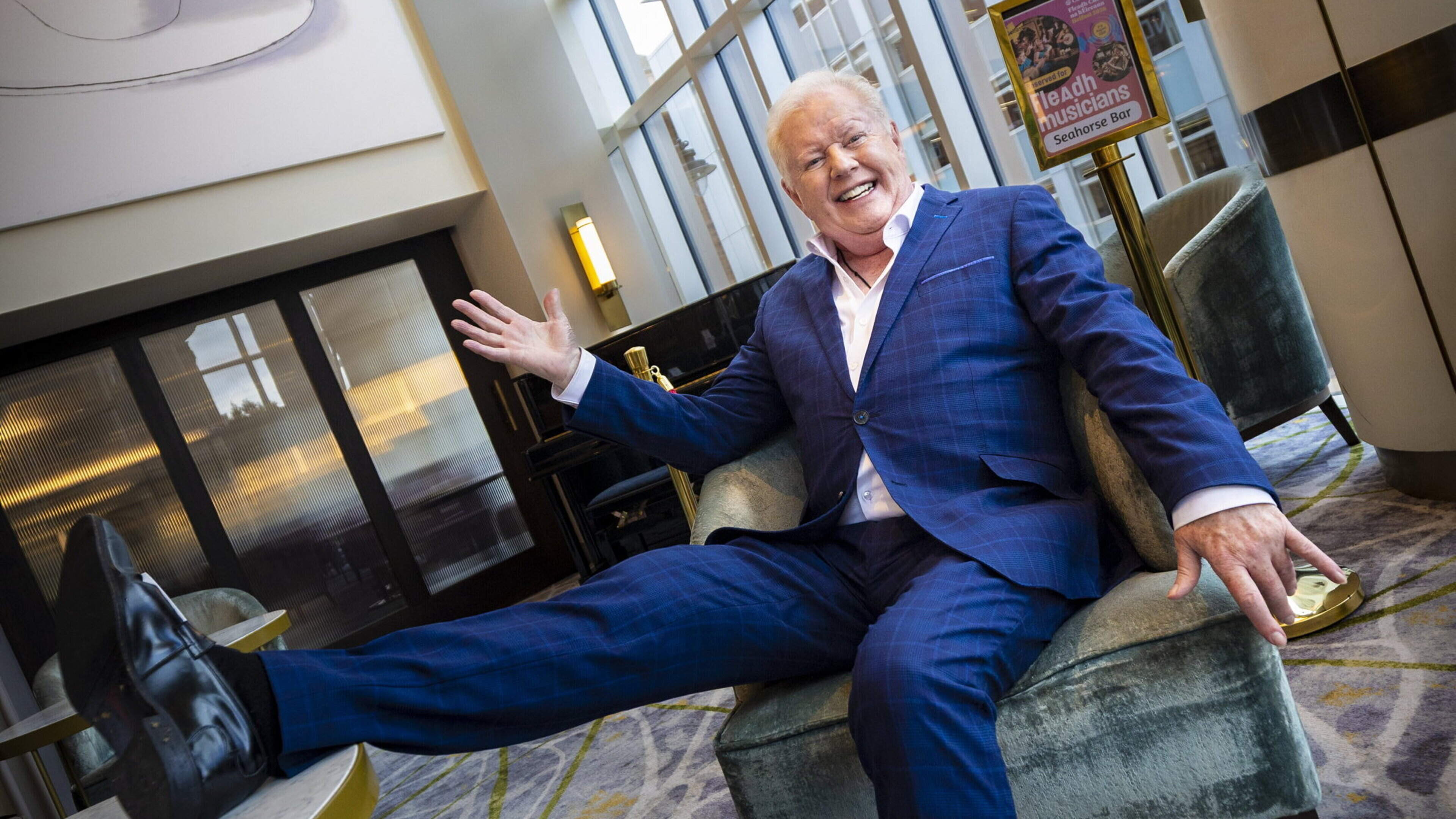 “Seguiré trabajando hasta que me caiga”: Julian Simmons está girando muchas placas – y amarlo