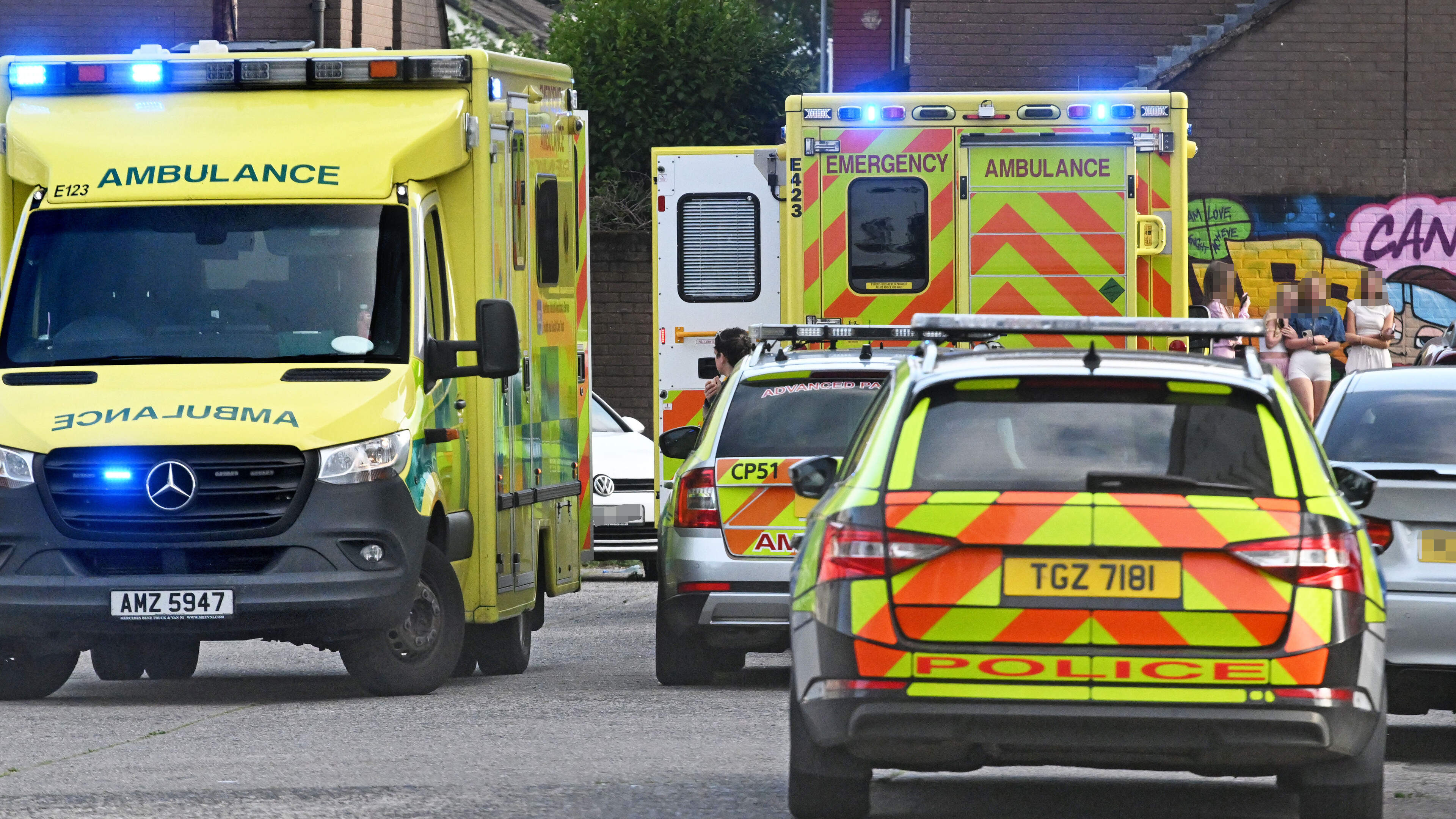 Trois hommes arrêtés alors que la police assistait à une tentative de meurtre dans le nord de Belfast