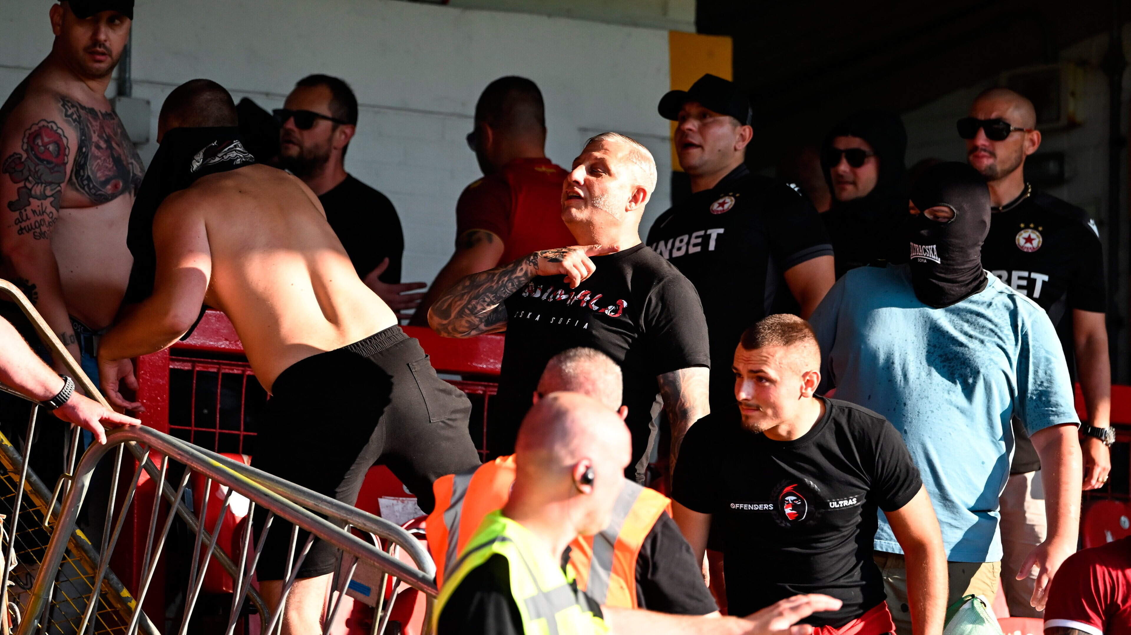‘Los niños estaban aterrorizados’: El fan de Derry City recuerda haber sido forzado a Brandywell pitch durante el trastorno del fútbol