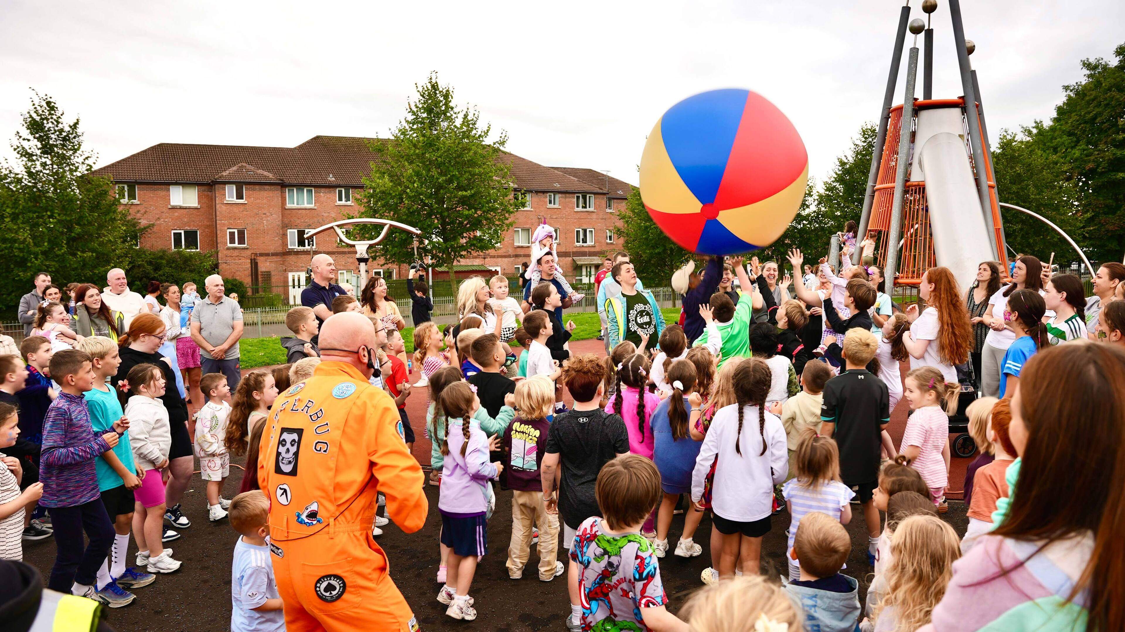 “Es una celebración increíble mostrando todo lo que es genial en nuestros barrios”: Féile 2026 se pone en marcha en Derry