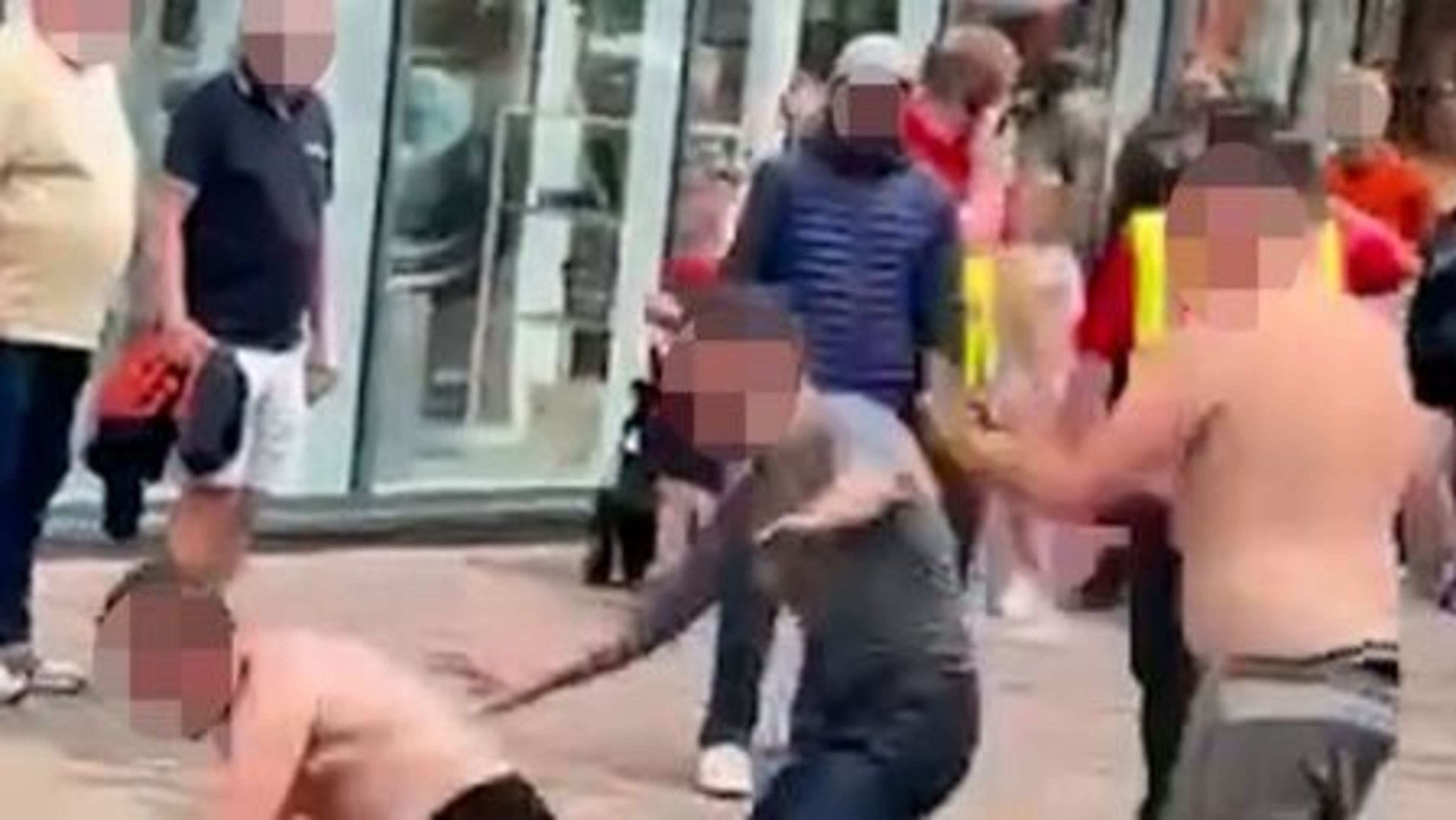 MLA condena "bare-knuckle" brawl en el centro de Belfast ciudad mientras las multitudes Fleadh parecen