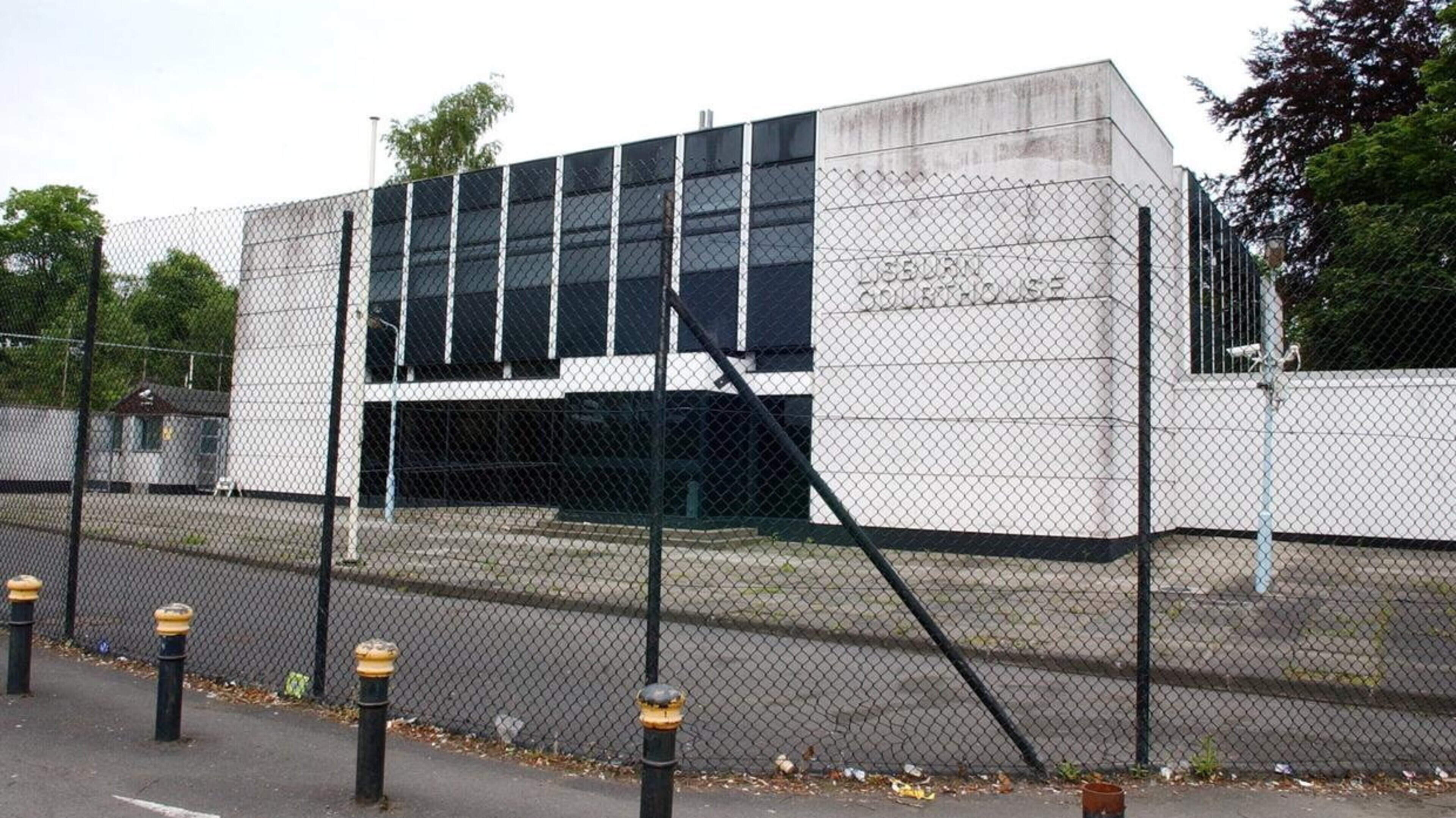 El hombre que se unió a los disturbios de Portadown "para actuar al gran muchacho" delante de los compañeros se concede la fianza