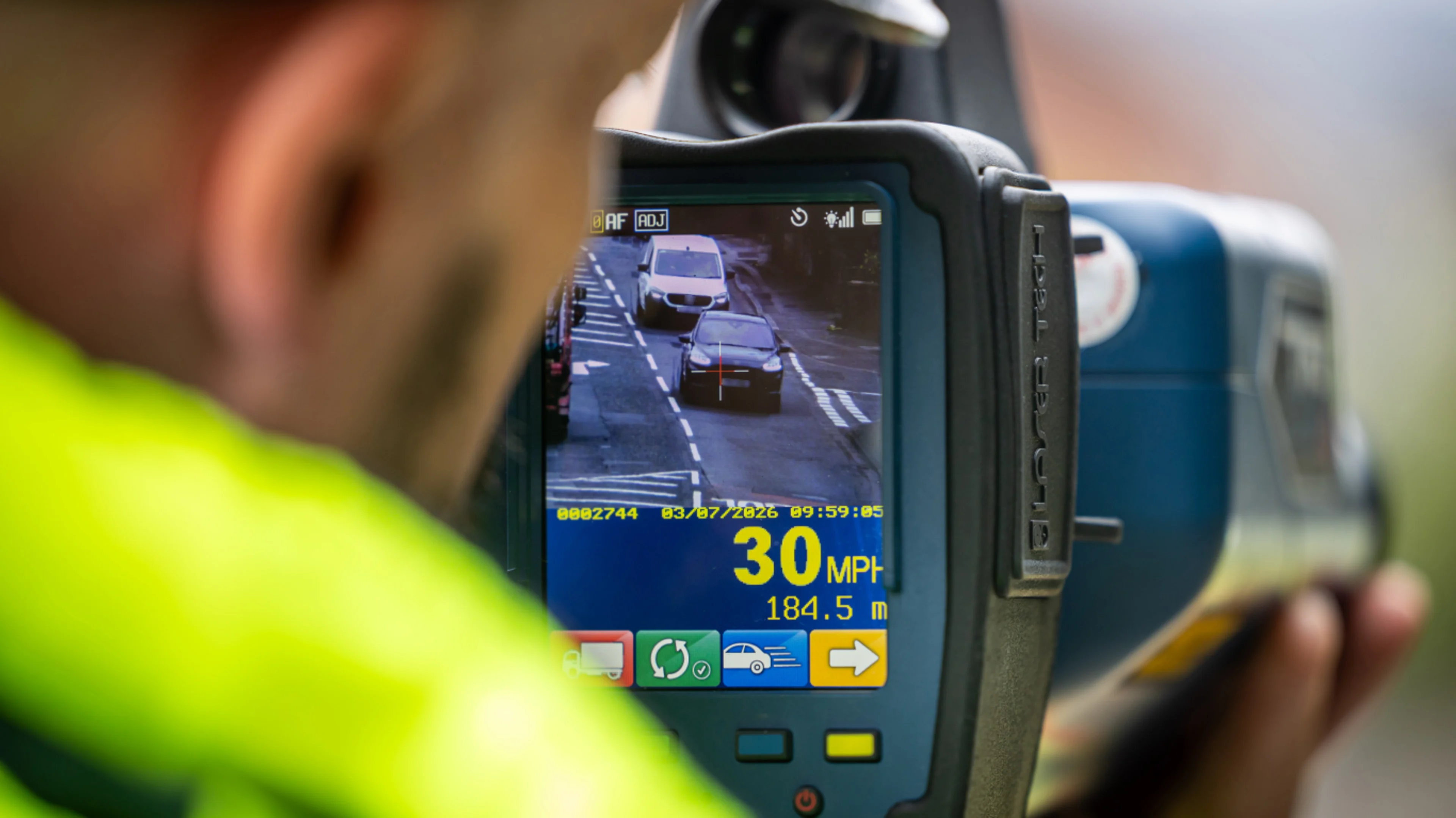 Mobile cameras which can detect speeders up to 1km away to be deployed on roads