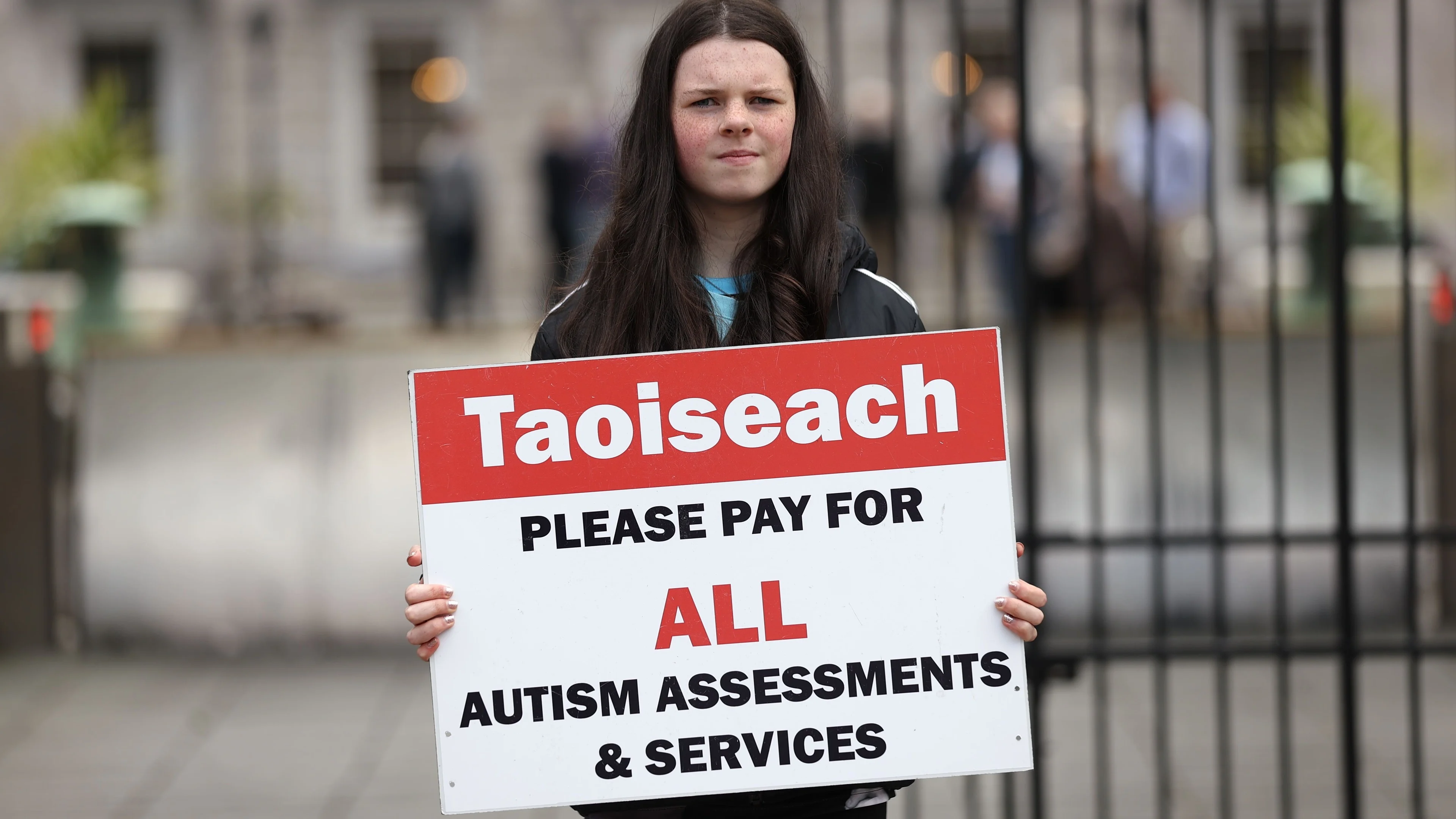 Teenage activist begins third sleepout at Dáil over special needs assessments
