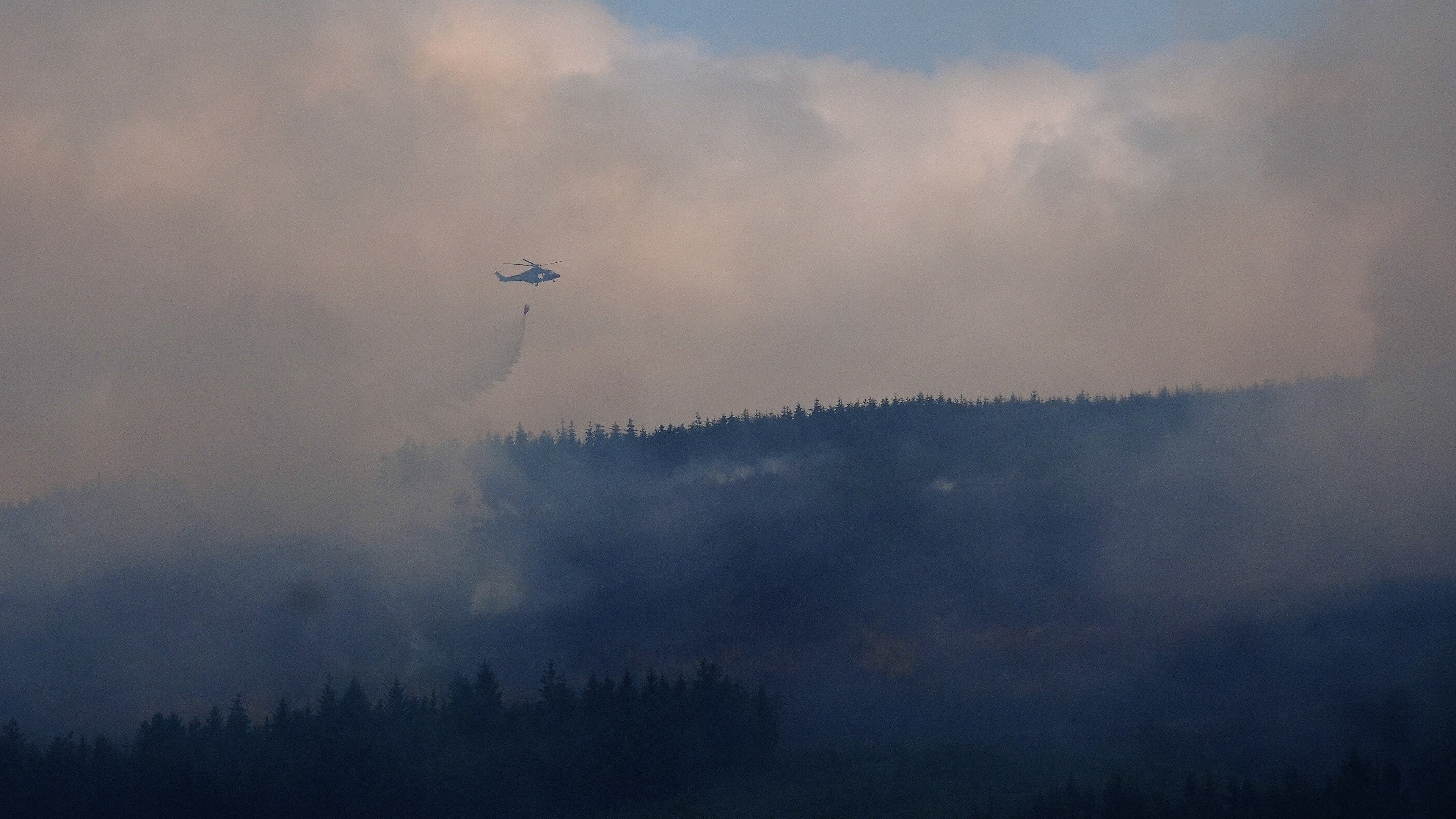 Le feu sauvage de Slievenamon pourrait brûler pendant des jours, dit le chef des pompiers