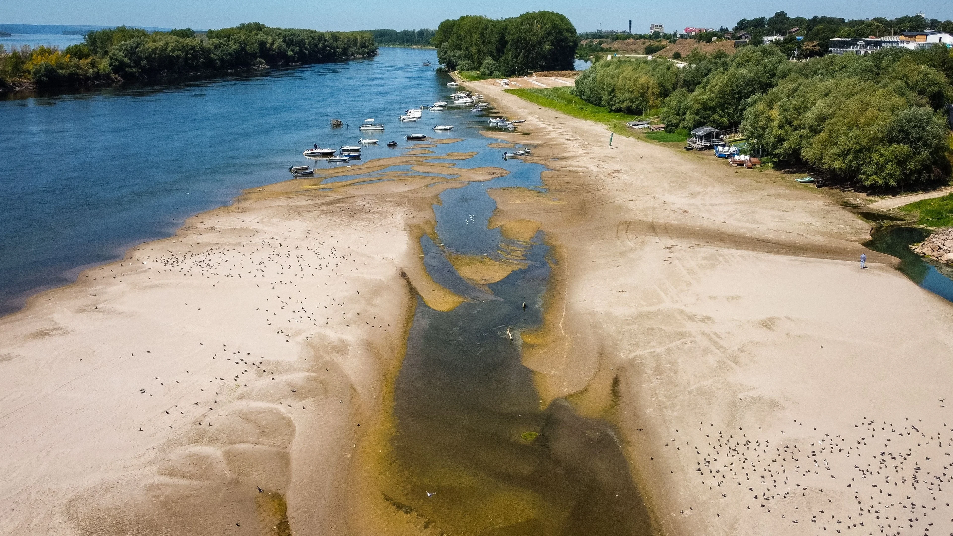 Frenos de Hungría para el cierre de la planta nuclear de Paks mientras Danube golpea bajos récord