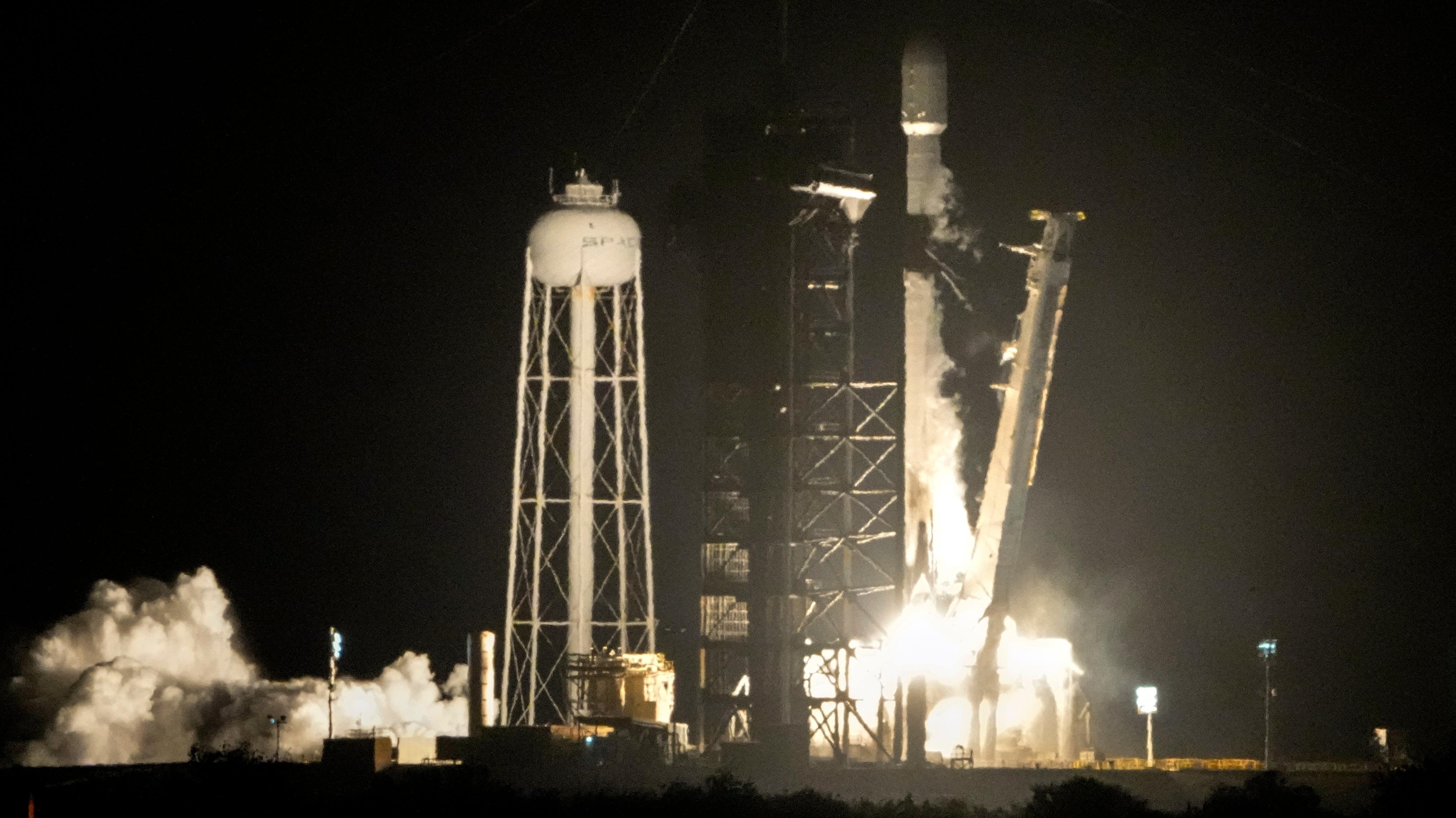 Satélite captura antes y después de imágenes del accidente de Luna del cohete SpaceX