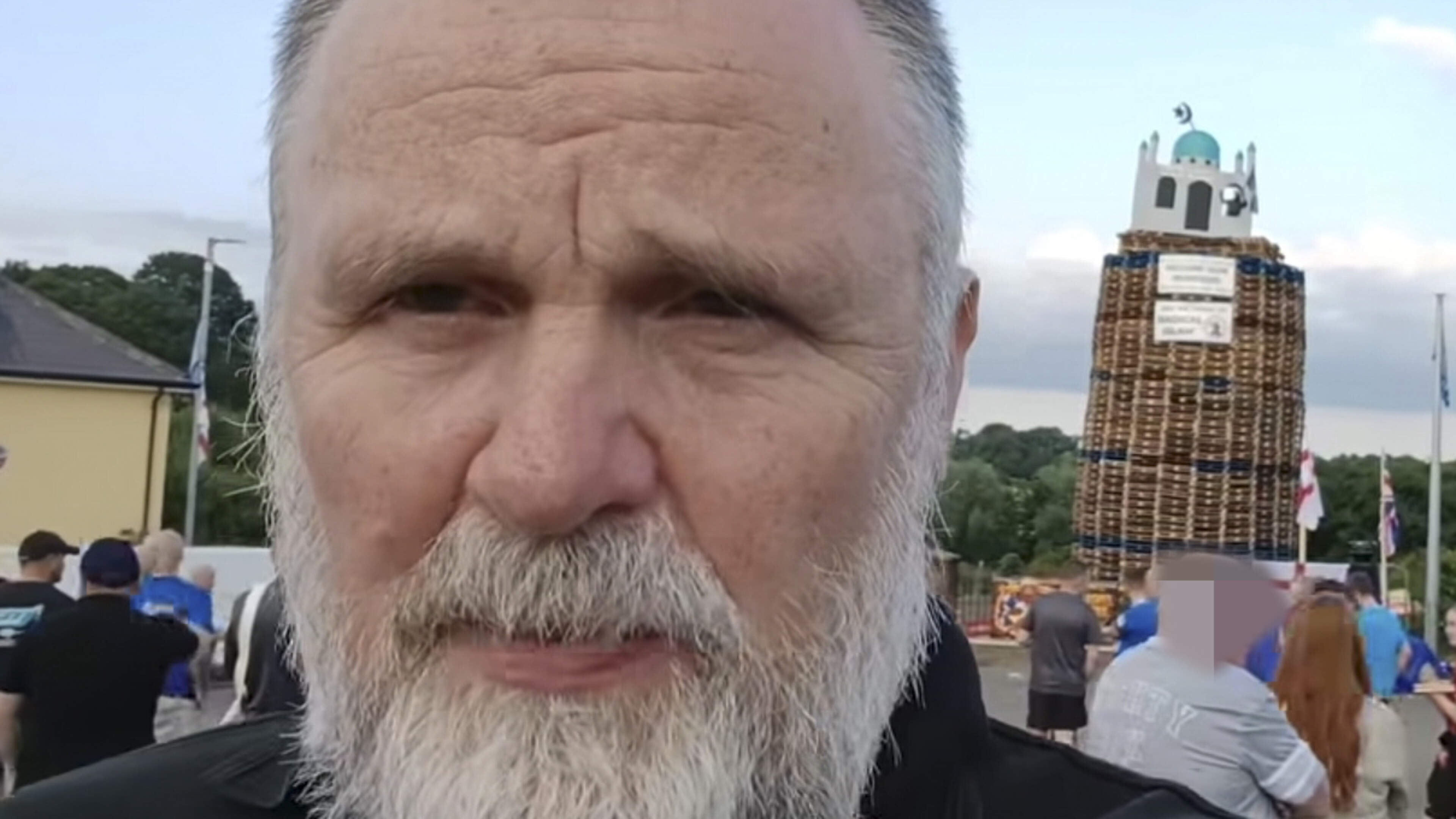 Tommy Robinson sidekick hails race hate loyalist mosque bonfire as ‘work of art’