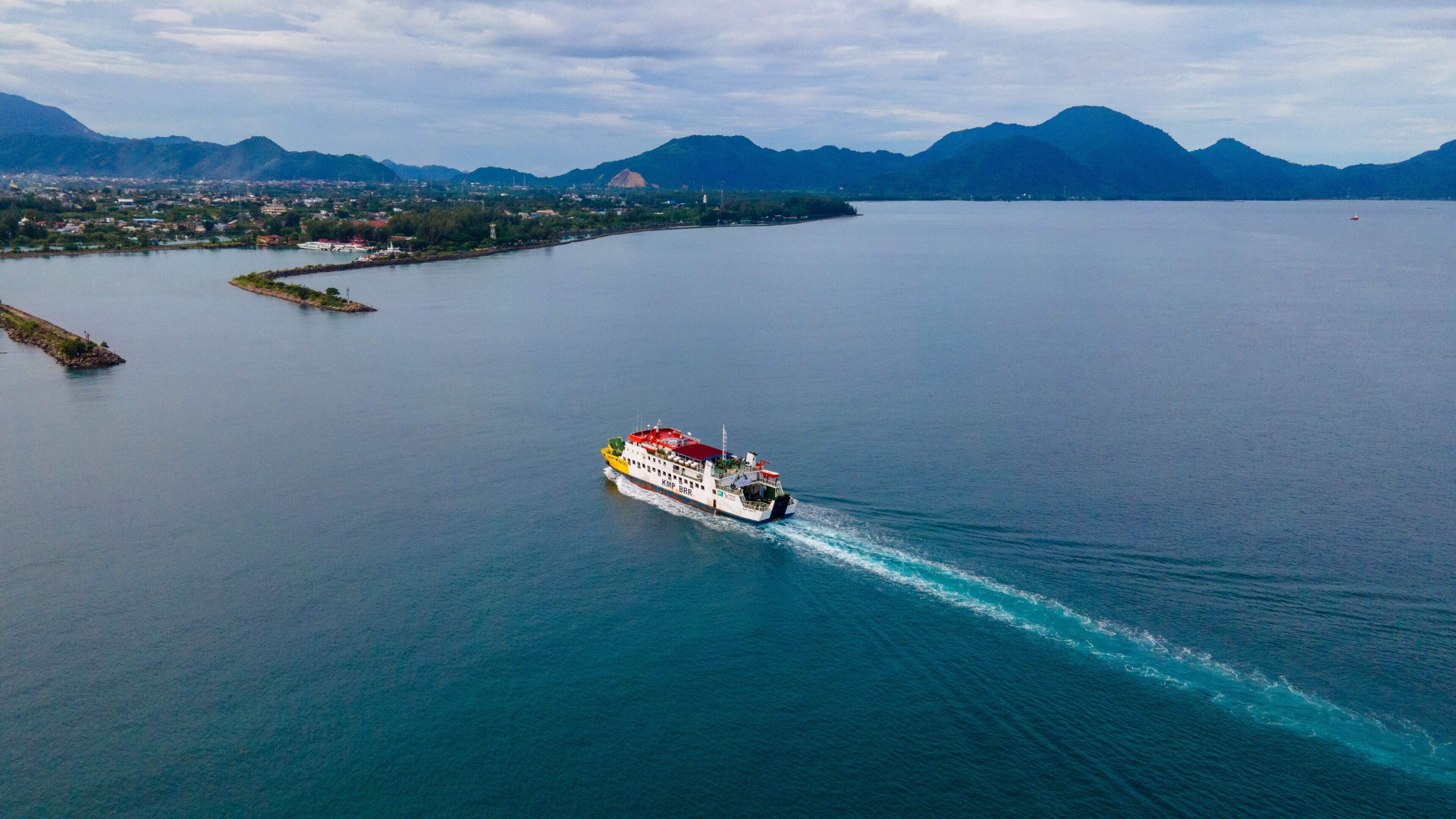 A fire on a ferry causes five deaths and 41 missing in Indonesia