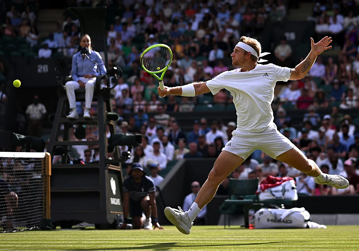 Davidovich falls with honors in Wimbledon