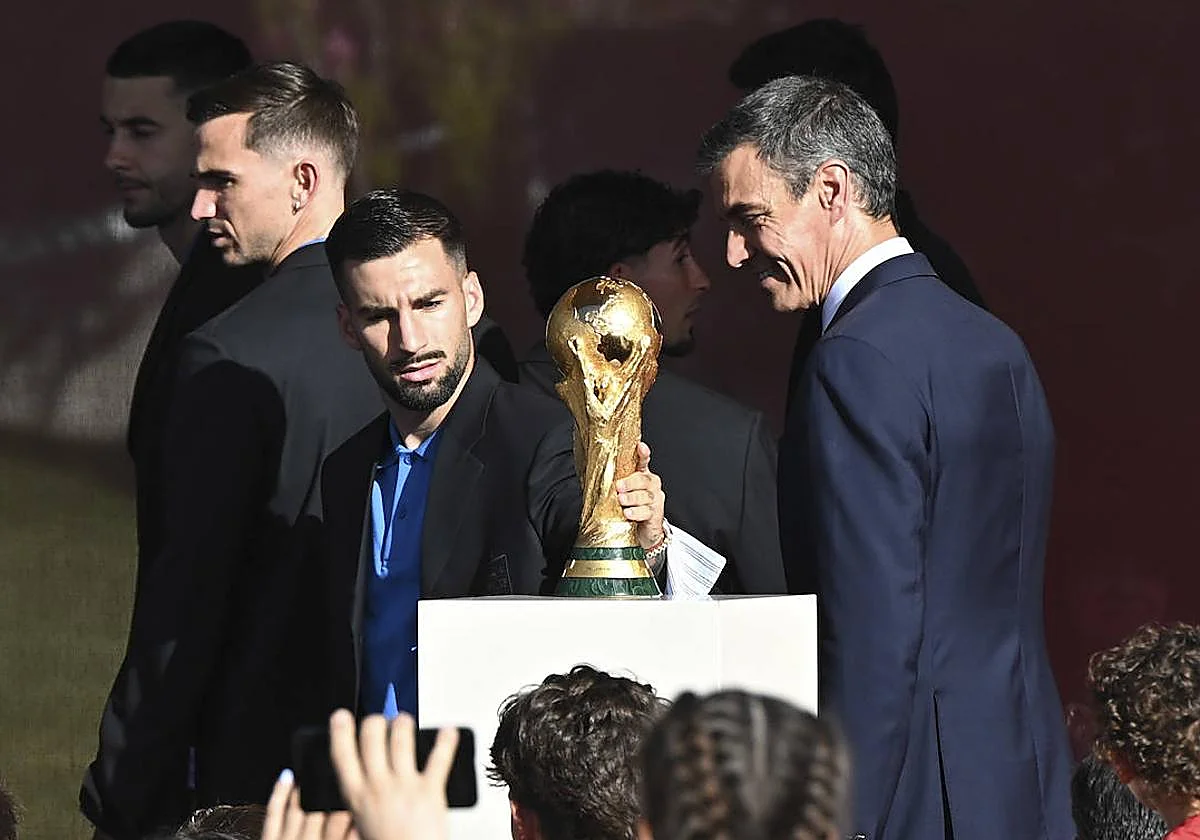 Sánchez, to the champions: "Why not in 2030 dream that there are no two without three"