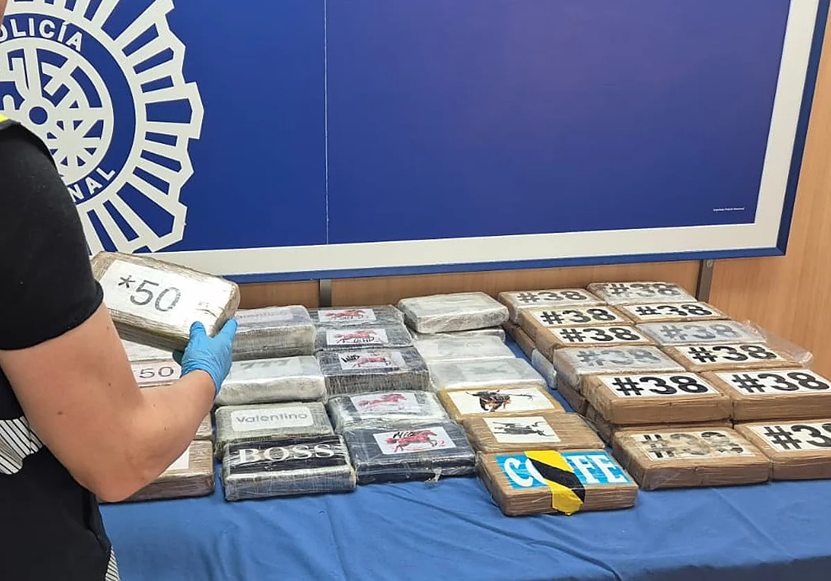Police are eating 80 kilos of cocaine and two weapons in an operation in Valencia