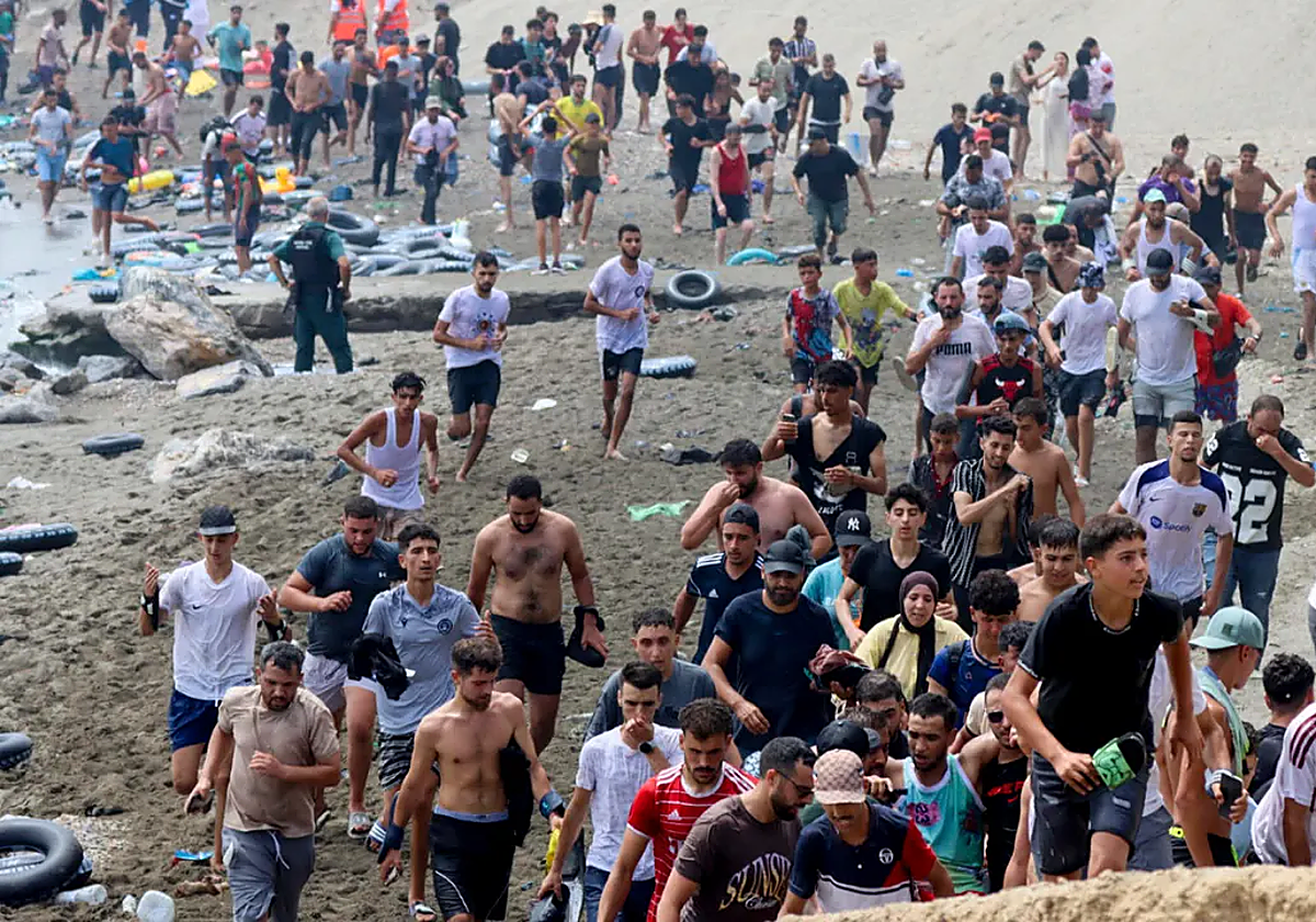 يعزو المغرب أزمة هجرة سيوتا إلى شبكات الاتجار والمعلومات الخاطئة عن الشبكات الاجتماعية